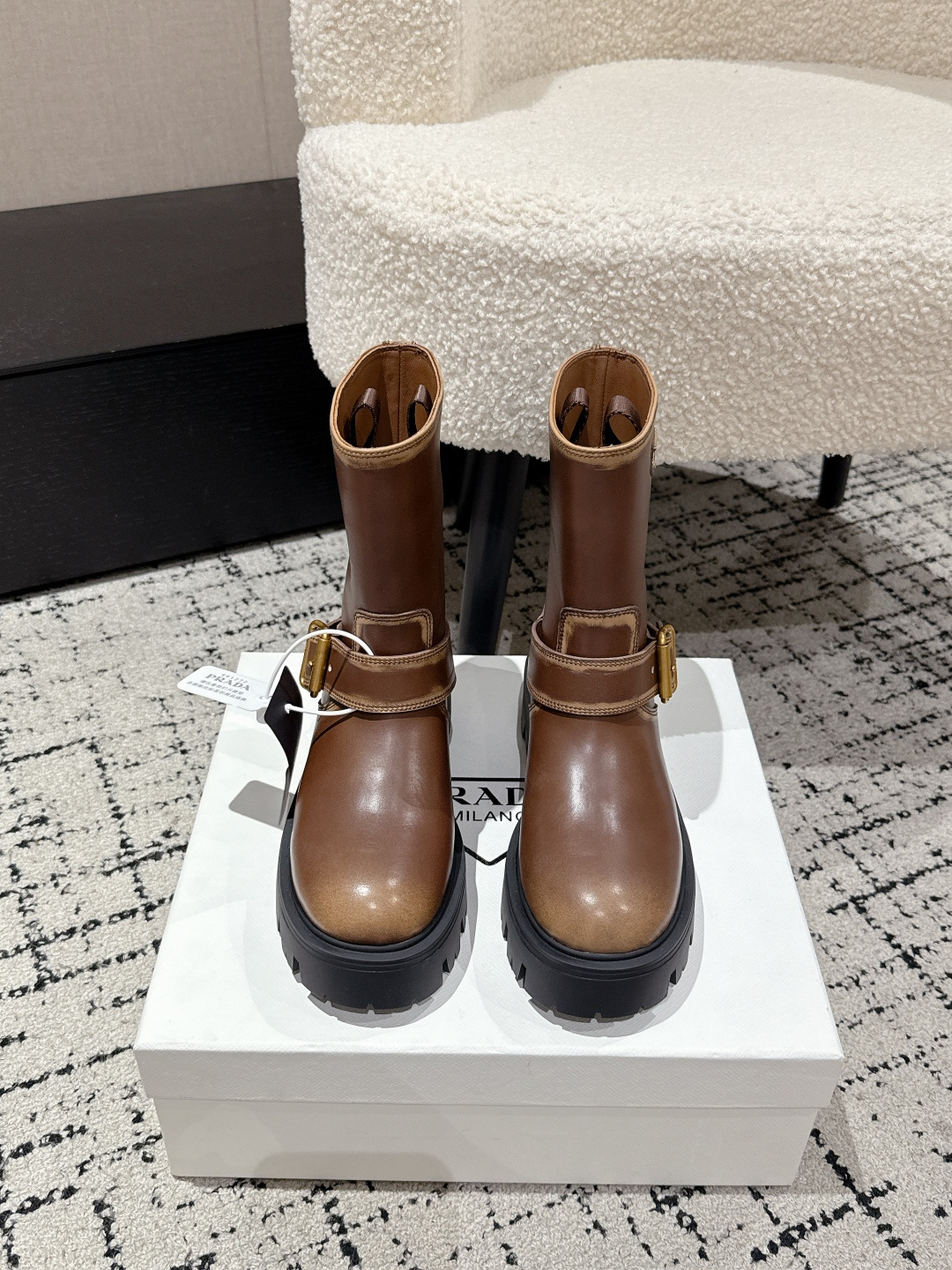 NO:477164,#Top version PRADA Prada 25/ SS Classic Triangle Mark One-Play Boots Series that you can't buy in winter is definitely a hit this year!  !  Very beautiful!  Prada boots are really wow!  The upper is imported cowhide/cow velvet, imported cowhide, outsole, TPU sole, Size35-41 (40 41, customized, non-return,), boots, prada, prada, boots, cowhide19860909#顶级版本 PRADA 普拉达 25/ SS 经典三角标一脚蹬王炸 长靴 冬天买不到的系列,绝对是今年的大爆款！！贼好看！Prada靴子真的很哇塞！上脚大气显腿瘦气质这块刚好拿捏 鞋面进口牛皮/牛绒 内里进口牛皮 大底TPU大底 Size35-41（40 41 订做不退换）,靴子,prada,prada,boots,cowhide,Women's Shoes