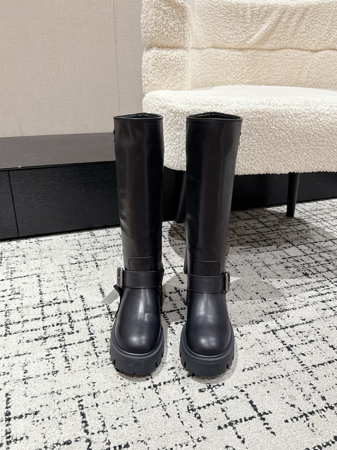 NO:477189,#Top version PRADA Prada 25/ SS Classic Triangle Mark One-Play Boots Series that you can't buy in winter is definitely a hit this year!  !  Very beautiful!  Prada boots are really wow!  The upper is imported cowhide/cow velvet, imported cowhide, outsole, TPU sole, Size35-41 (40 41, customized, non-return,), boots, prada, prada, boots, cowhide19860909#顶级版本 PRADA 普拉达 25/ SS 经典三角标一脚蹬王炸 长靴 冬天买不到的系列,绝对是今年的大爆款！！贼好看！Prada靴子真的很哇塞！上脚大气显腿瘦气质这块刚好拿捏 鞋面进口牛皮/牛绒 内里进口牛皮 大底TPU大底 Size35-41（40 41 订做不退换）,靴子,prada,prada,boots,cowhide,Women's Shoes