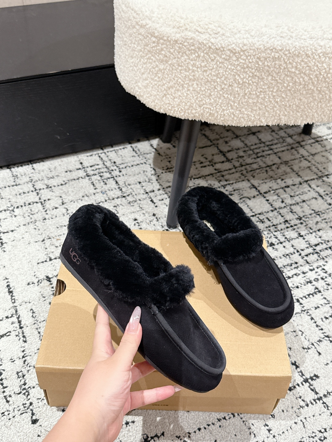 NO:480671,New wool bag head drag in autumn and winter, simple and versatile!  It's really retro and beautiful!  Steadily grasp the atmosphere of autumn and winter. The leather material uses Australian wool with fur. The foot pads are also full of wool and super warm. The original mold-opening raw glue is anti-slip and wear-resistant. Size: 35-40 [40.41 customization], snow boots, boots19860909秋冬新款羊毛包头拖 简易百搭爆款！真的太复古太美啦！ 稳稳的拿捏了秋冬的氛围 皮料选用皮毛一体的澳洲羊毛 垫脚也是满满都羊毛超暖和 原版开模生胶防滑耐磨大底 Size : 35-40 [40.41定制],雪地靴,boots,Women's Shoes