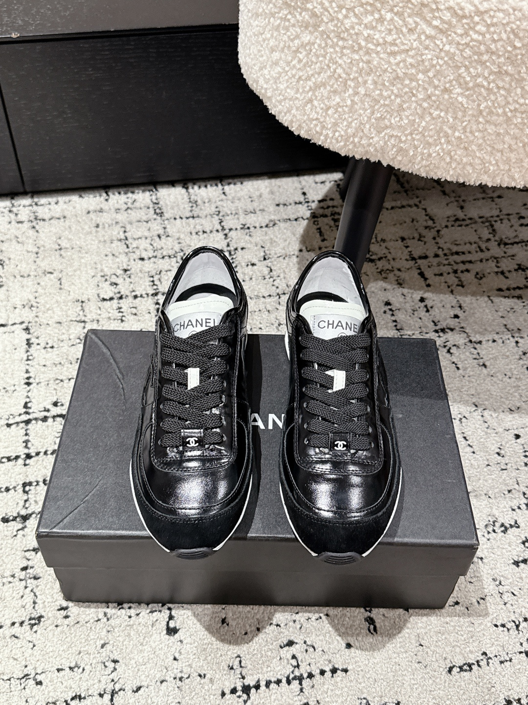 NO:481269,#Top version CHANEL Chanel 25/ New panda shoes casual shoes counter synchronization counter is very popular, a very difficult to buy shoe The most popular thick-soled panda shoes on the entire network, you can imagine that Xiaoxiangkong cannot miss appearance and comfort. Simple and versatile white shoes. Super versatile, close your eyes and whoever wears them looks good. Imported calfskin/imported suede in the upper, imported sheepskin, outsole TPU original outsole Size#35-41 (40.41 custom made without return or exchange), casual shoes/sports shoes, chanel, chanel, sneakers, cowhide, sheepskin, chamois leather19860909#顶级版本 CHANEL香奈儿 25/ 新款熊猫 板鞋 休闲鞋 专柜同步 专柜非常火爆 非常难买的一款鞋 全网最火的厚底熊猫鞋 ,可想而知小香控不可错过的 颜值与舒适并存的 简约百搭小白鞋 超级百搭,闭眼入 谁穿谁好看  鞋面进口小牛皮/进口麂皮 内里进口羊皮里 大底TPU原版大底 Size#35-41（40.41订做不退换）,休闲鞋/运动鞋,chanel,chanel,sneakers,cowhide,sheepskin,chamois leather,Women's Shoes