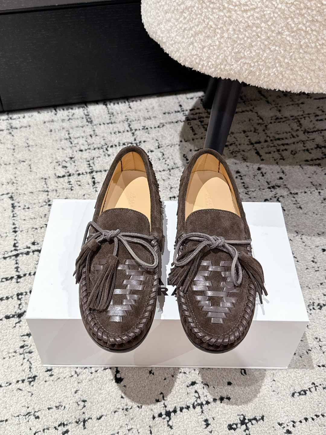 NO:481746,Top version ISABEL MARANT 25/ss Suede braided nomadic loafers The autumn suede braided nomadic loafers have a sense of atmosphere and a bit of early autumn. The new suede braided loafers are launched!  This sudden new product is so beautiful that it can’t be clear. It’s a suede series with a strong sense of autumn and winter atmosphere!  Upper croquette, inner cowhide, outsole, genuine leather, outsole, SIZE#35-40 (40 custom, non-return, exchange), loafers, loafers, cowhide, chamois leather, Leather soles19860909顶级版本 ISABEL MARANT 25/ ss 麂皮编织游牧 乐福鞋 秋日的麂皮编织游牧乐福鞋,好有氛围感,有点早秋的味道了新品麂皮编织乐福鞋上线囖！这期突如其来的新品美到挪不开眼,出的是秋冬氛围感很浓的麂皮系列！ 鞋面牛反绒 内里牛皮 大底真皮大底 SIZE#35-40（40定制不退换）,乐福鞋,loafers,cowhide,chamois leather,Leather soles,Women's Shoes