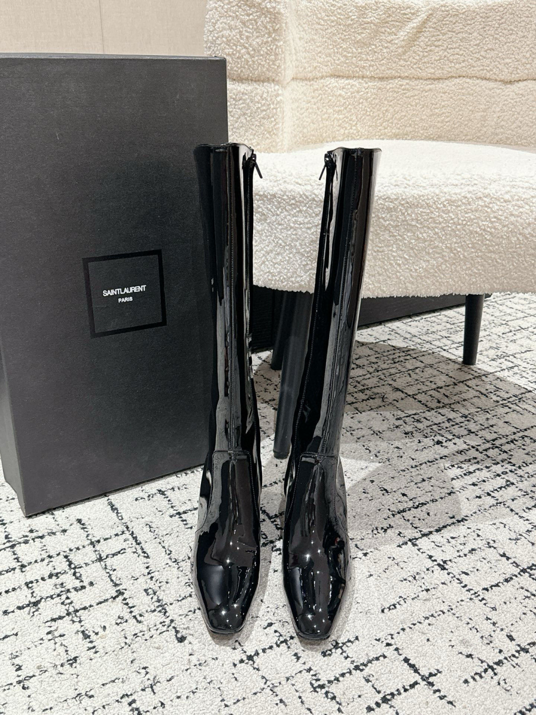 NO:534409,Saint Laurent YSL Saint Laurent 25/ Square square toe high heel boots The highlight of the design of this boot is its unique square pointed toe, which brings you more charming aura with strong visual impact. The design is like the finishing touch, shining brightly! Upper cow patent leather, water-dyed goatskin, outsole Italian leather outsole Heel height 7cm Size#35-40 (40 custom made without return or exchange), boots, saint laurent, saint laurent, saint laurent, saint laurent, boots, sheepskin, Leather soles19860909Saint Laurent YSL圣罗兰 25/ 方形方头高跟 长靴  YSL这款靴子的设计亮点在于其独特的方形尖鞋头,强烈的视觉冲击力为您带来更多魅力气场.设计犹如点睛之笔,闪耀璀璨光芒! 鞋面牛漆皮 内里水染山羊皮 大底意大利真皮大底 跟高7cm Size#35-40（40定做不退换）,靴子,saint laurent,saint laurent,saint laurent,boots,sheepskin,Leather soles,Women's Shoes