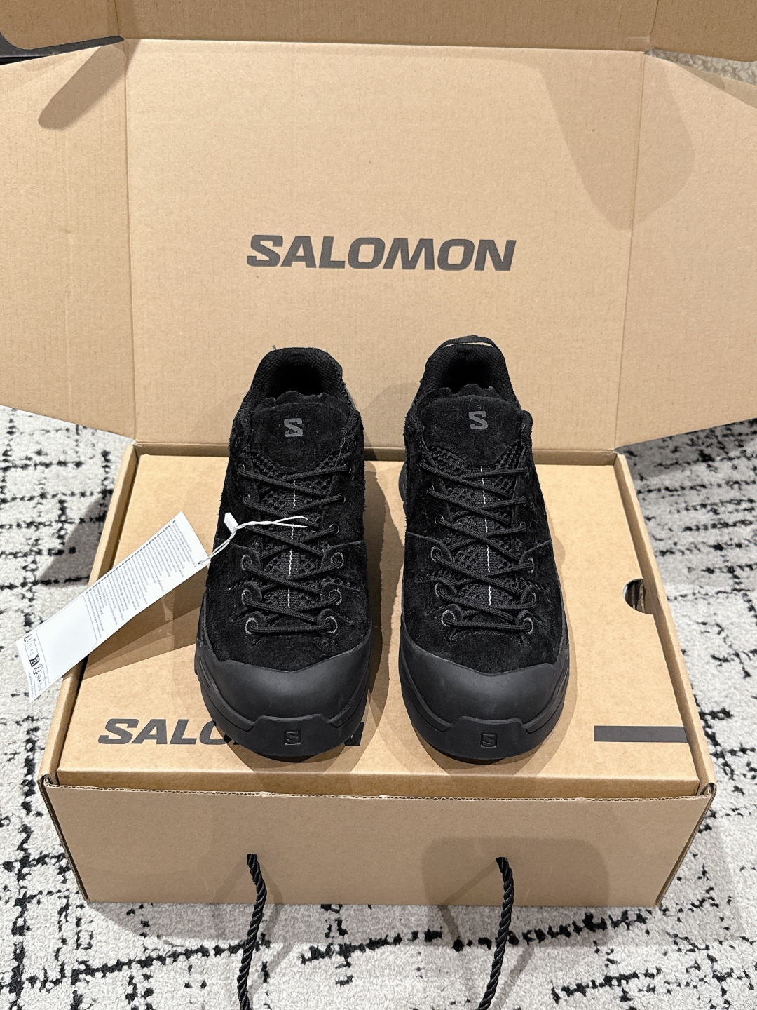 NO:534337,#Top version Salomon 25/ New Aero Glide3 Grvl Series Running Shoes Salomon’s products are known for their superior quality and unique design, focusing on the functionality and durability of the product while taking into account the sense of fashion. X-ALP SUEDE is a shoe rooted in Salomon’s hiking history inspired by hiking shoes suitable for rocky terrain and mountain roads. This hybrid shoe features a premium design, including a long suede upper, rubber toe and side powerband, to protect your feet in a variety of terrain while also having excellent functionality from hiking. This latest model features a beautiful green color scheme, 30 open mesh, embroidered details and flat laces for a cool look. This is a low-key yet eye-catching premium shoe. Upper Niujing Inner mesh cloth, original open molded sole SIZE#35-45 (for women 40 men 45 customized), casual shoes/sports shoes, loro piana, sneakers19860909#顶级版本 Salomon萨洛蒙 25/ 新款 Aero Glide3 Grvl系列 跑鞋 Salomon 的产品以卓越的品质和独特的设计著称,注重产品的功能性和耐用性,同时兼顾时尚感.X-ALP SUEDE 是一款扎根于 Salomon 登山历史的鞋款,其灵感源自适合穿越岩石地形和山路的登山鞋. 这款混合鞋款采用优质设计,包括长绒面革鞋面、橡胶鞋头和侧边动力带,可在各种地形中为您的双脚提供保护,同时兼具源自登山运动的卓越功能性.这款最新款采用靓丽的绿色配色、30 开放式网眼、刺绣细节和扁平鞋带,打造酷炫外观.这是一款低调却又引人注目的优质鞋款. 鞋面牛京 内里网布 大底原版开模大底 SIZE#35-45(女40男45定做),休闲鞋/运动鞋,loro piana,sneakers,Women's Shoes