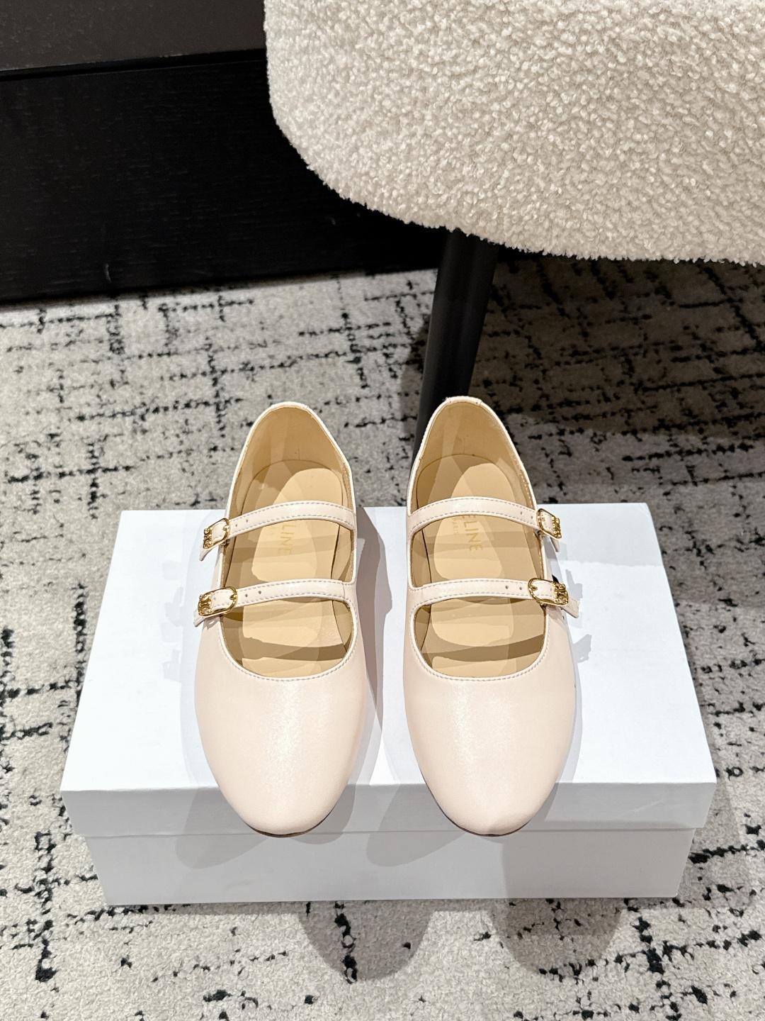 NO:614116,# Top Version CELINE Celine 26/ss Early Spring Latest Les Flat Heel Mary Jane Shoes Celine 26ss Les Series Mary Jane shoes are simple and comfortable, clean and neat, increase the height and show the slender legs, whether worn alone or paired with wide-leg pants, high street and retro Let's make CELINE girls together leopard print horsehair/cow leather upper sheepskin lining inner leather outsole  Size#35-41 (customized at 40.41), ballet shoes, celine, celine, mary jane, cowhide, sheepskin19860909#顶级版本 CELINE赛琳 26/ss 早春 最新 Les 平跟 玛丽珍 单鞋 思琳 26ss Les 系列 玛丽珍鞋简单舒服,干净利落,增高显腿细,无论是单穿还是搭配阔腿裤,高街又复古 一起来做CELINE女孩 鞋面豹纹马毛/牛皮 内里羊皮内里 大底真皮鞋底 Size#35-41（40.41定做）,芭蕾舞鞋,celine,celine,mary jane,cowhide,sheepskin,Women's Shoes