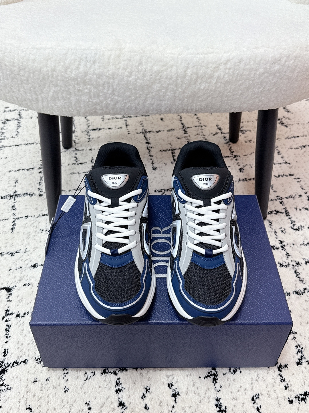 NO:626925,#TOPVERSION Dior Dior 25/ Latest Color B30 Series Reflective CD Casual Dad Sports Shoes Original purchase, development and production New B30 sports shoes Dad Shoes style shoes that follow the trend of the retro market. The Dior logo on the tongue also indicates that this pair of shoes is the B30 model!  B30 uses fine-textured leather and mesh cloth materials to form a shoe body. There are conspicuous letters CD on both sides of the shoe body to indicate identity. Many lines on the shoe body outline details to make the shoes look less monotonous and full of retro flavor. The delivery counter is exquisitely packaged. The fabric is original and customized with technical fabric + mesh. The inner lining is customized with breathable lining. Original molded IP foam + TPU outsole. Bottom thickness 3.5CM Size:  #Male 39-46 (46 is custom-made and cannot be returned or exchanged), casual shoes/sports shoes, dior, dior, sneakers19860909#顶级版本 Dior 迪奥 25/ 最新配色 B30系列 反光 CD 休闲 老爹 运动鞋 原版购入开发 做货 全新B30运动鞋 顺应复古市场的趋势的 Dad Shoes风格鞋款鞋舌上的Dior标志 也注明了这双鞋是B30的型号！B30运用了质感细腻的皮革和网眼布面材质拼接成鞋身,鞋身两侧有显眼的字母CD 表明身份,鞋身多处线条勾勒细节 让鞋子看起来不那么单调、复古味十足,配送专柜精美包装 面料原版定制科技面料+网面 内里定制透气内里 大底原版开模IP发泡+TPU大底 底厚3.5CM Size: #男39-46（46定做不退换）,休闲鞋/运动鞋,dior,dior,sneakers,Women's Shoes