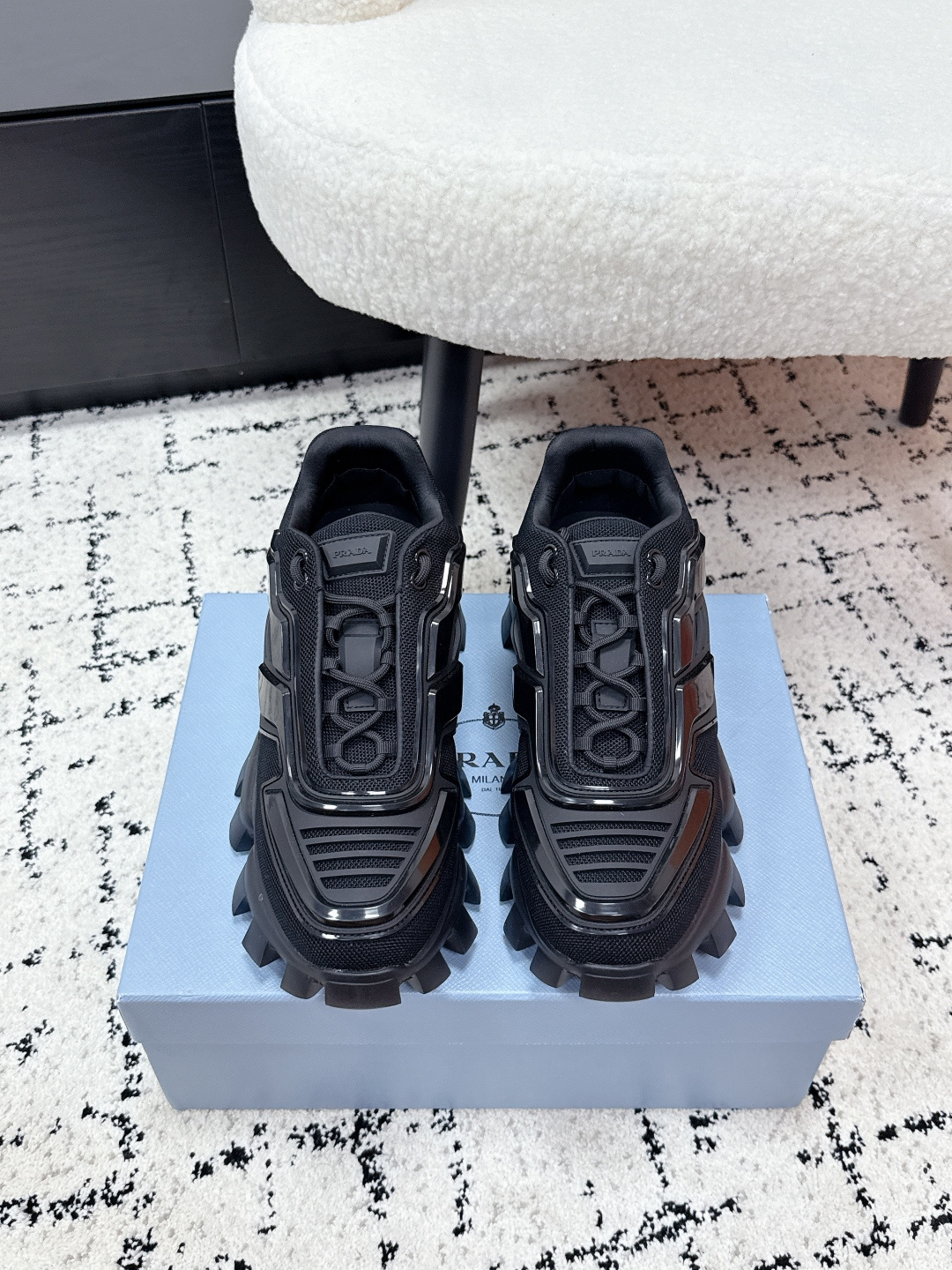 NO:694215,#Men's Top Version Prada Prada P Home 26/ Classic Cloudbust Thunder Series Gear Thick Sole Daddy Shoes Couple's Casual Sports Shoes Three-dimensional injection molded rubber texture gives Cloudbust Thunder sneakers a strong and flamboyant style. Innovative mesh fabric upper, with classic concave and convex soles, the brand identity is clear and manageable. Original custom-made imported high-density knitted fabric. Original custom-made breathable mesh lining. Outsole is made of original molded anti-slip rubber material. Bottom thickness is 6CM. Size# Men's 39-46 (customized at 45.46), dad shoes, prada, prada, sneakers19860909#男款 顶级版本 Prada普拉达 P家 26/ 经典Cloudbust Thunder系列 齿轮 厚底 老爹鞋 情侣款 休闲 运动鞋 立体注塑橡胶纹理,赋予Cloudbust Thunder运动鞋强健张扬气势.创新网眼织物鞋面,搭配经典凹凸鞋底,品牌身份清晰可辦 面料原版定制进口高密度针织 内里原版定制透气网里 大底原版开模防滑橡胶材质 底厚6CM Size#男款39-46(45.46订做）,老爹鞋,prada,prada,sneakers,Women's Shoes