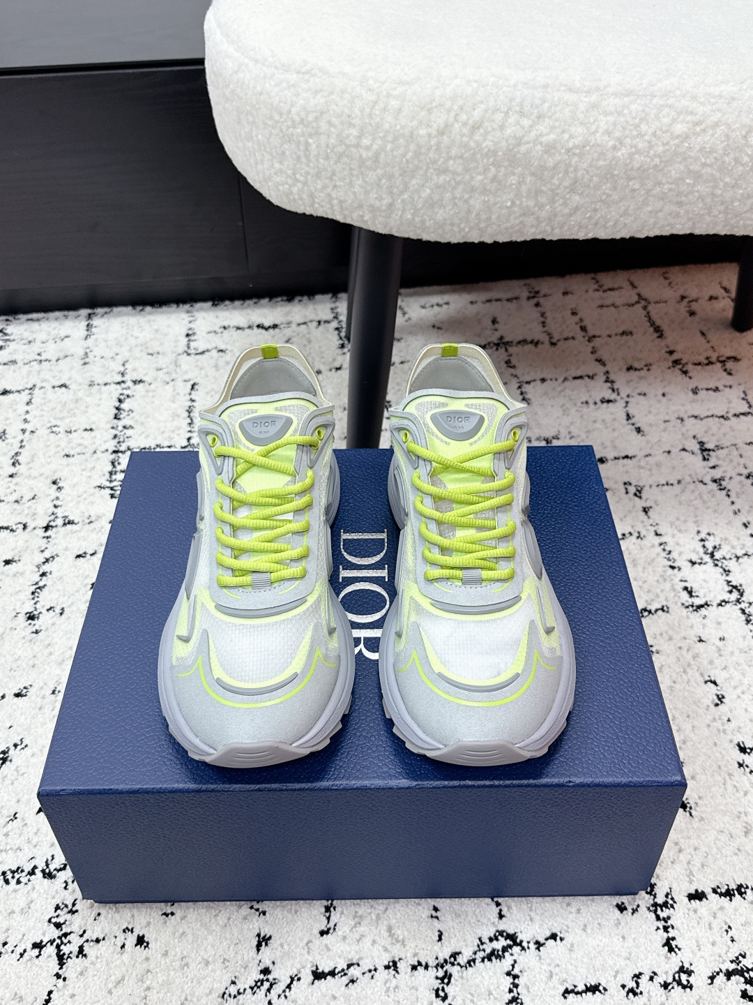 NO:695158,Top Version Dior Dior 26/ Spring B30 Series Countdown Technical Sports Shoes Casual Dad Shoes This B30 Countdown technical sports shoe is a new product of the 2026 spring men's wear series. The sporty silhouette combines high-end logos and technical performance, making it unique. Light and comfortable, drawing inspiration from modern running sports, using white and gray N30  Crafted from materials such as nylon, a multi-layered translucent breathable technical fabric. Finished with navy blue injection molded rubber panels and a CD30 logo reinterpreted in a graphic style for added style. Rubber Dior B30 and CD30 logos adorn the tongue and rear sides. The textured-effect sole is made from elastic rubber and foam and features classic details for ideal comfort. Pair with sportswear and casual looks for a refined look. Fabric Original custom technical fabric + mesh  Customized breathable lining, outsole original molded IP foam + TPU outsole Size # male 37-47 (customized at 37.30.46.47), casual shoes/sports shoes, dior, dior, sneakers19860909顶级版本 Dior迪奥 26/ 春季 B30系列 Countdown 科技 运动鞋 休闲 老爹鞋 这款 B30 Countdown 科技运动鞋是二零二六春季男装系列新品,运动廓形结合高订标识和科技性能,别具一格.轻盈舒适,从现代跑步运动汲取灵感,采用白色和灰色 N30 尼龙等材质精心制作,这种尼龙是一种多层半透明的透气科技面料.饰以海军蓝色注塑橡胶镶片和以图案风格重新诠释的CD30 标志提升格调.鞋舌和后侧饰以橡胶 Dior B30 和CD30标志.纹理效果鞋底由弹性橡胶和泡棉制成,饰以多个经典细节,打造理想的舒适穿着体验.可与运动服饰和休闲装扮搭配,打造精致造型 面料原版定制科技面料+网面 内里定制透气内里 大底原版开模IP发泡+TPU大底 Size#男37-47（37.30.46.47订做）,休闲鞋/运动鞋,dior,dior,sneakers,Women's Shoes