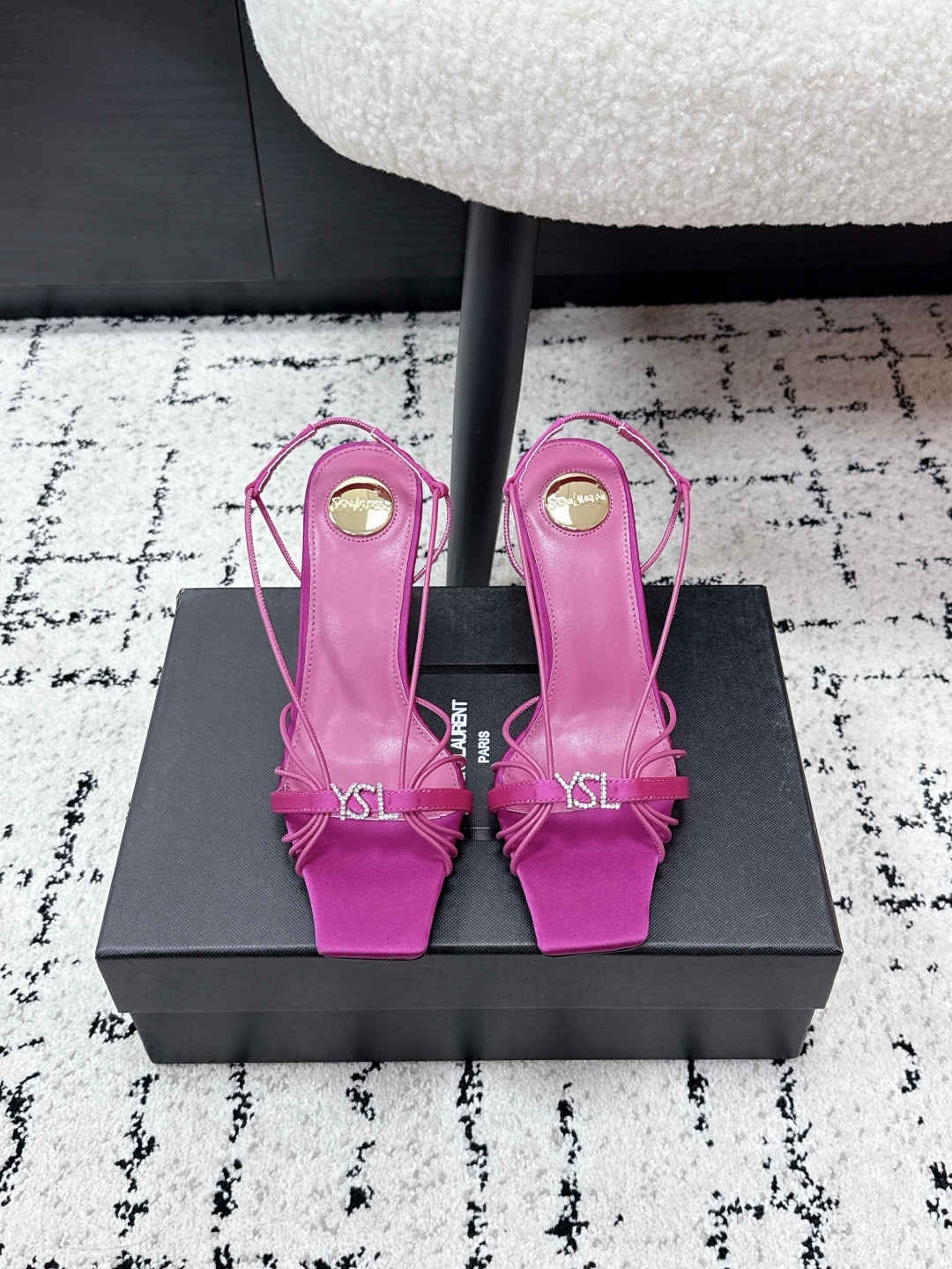 NO:749859,# Purchasing Level YSL Saint Laurent SAINT LAURENT 26/ Spring and Summer New Sandals It’s hard not to love these... I really like them!  Almond toe, wrapped stiletto heel design with cross laces on the front. Made of glossy leather, full of luster, square toe design + thin straps, with YSL metal logo, highly recognizable. The heel height is moderate, elongating the leg line and comfortable, suitable for long-term wear. The insole has a metal badge, exquisite details, full of fashion sense!  Whether it is paired with a dress or daily wear, it can be easily worn, and it is very eye-catching when attending formal occasions or parties. Sisters who know the stuff can compare. Upper: Satin silk Foot pads: Sheepskin Outsole: Italian leather outsole Heel height: 7.5cm Size: #35-40 (40 customizations are non-refundable), high-heeled sandals, saint laurent, saint laurent, saint laurent, sandals, high heels, sheepskin, real  silk,silk fabric,leather soles19860909#代购级 YSL 圣罗兰 SAINT LAURENT 26/ 春夏新款 凉鞋 很难不爱这款啊... 真的炒鸡喜欢！杏仁鞋头 包裹细高跟设计正面设有交叉系带.采用亮面皮革,光泽感满满,方头设计+细带缠绕,搭配YSL金属标志,辨识度超高.鞋跟高度适中,拉长腿部线条又舒适,适合长时间穿着.鞋垫有金属徽章,细节精致,时尚感拉满！无论搭配礼服还是日常穿搭,都能轻松驾驭,出席正式场合或派对都超吸睛 懂货的姐妹可以 对比噢. 鞋面: 绸缎真丝 垫脚: 羊皮 大底: 意大利真皮大底 跟高: 7.5cm Size: #35-40（40定制不退换）,高跟鞋凉鞋,saint laurent,saint laurent,saint laurent,sandals,high heels,sheepskin,real silk,silk fabric,Leather soles,Women's Shoes