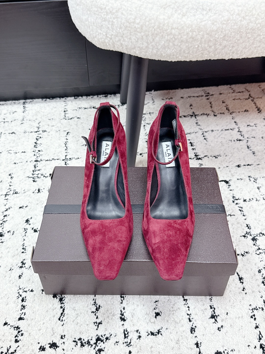 NO:781918,#TOPVERSION ALAA ALAA 26/ Spring and summer new square toe Muller wedge heel high-heeled shoes. This pair of high heels is so aura. The upper is made of calfskin, which shows more texture. The slope heel is high, which makes walking comfortable and makes you look taller. The pointed toe is super aura!  Italian imported cowhide sole, fabric calfskin, lining: sheepskin, heel height: 9.5CM, outsole, genuine leather outsole, Size#35-40 (40 customized, non-returnable), high heels, high heels, cowhide, sheepskin, Leather soles19860909#顶级版本 ALAA 阿莱亚 26/ 春夏新款 方头 穆勒 坡跟 高跟单鞋 这双高跟鞋也太有气场了鞋面由小牛皮制成,更显质感；坡跟高,走路舒适又显高,尖头超有气场！意大利进口牛皮底 面料小牛皮 内里: 羊皮 跟高:9.5CM 大底真皮大底 Size#35-40（40定制不退换）,高跟鞋单鞋,high heels,cowhide,sheepskin,Leather soles,Women's Shoes