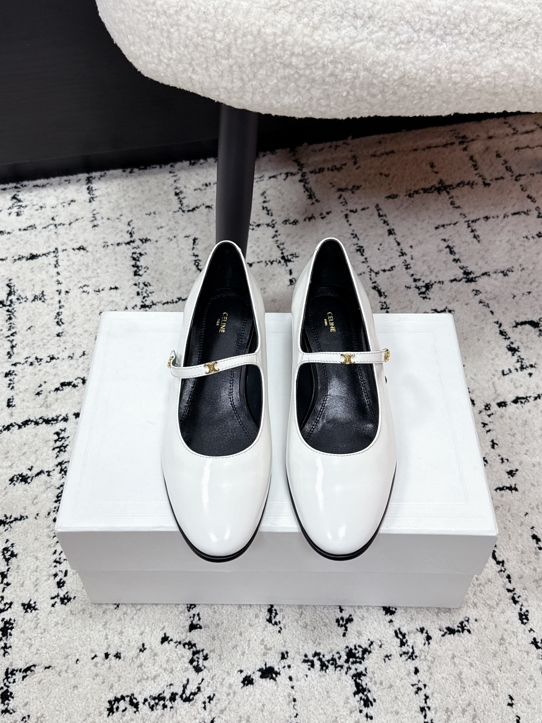 NO:781949,#TOPVERSION CELINE Celine 26/ss Early Spring Latest Mary Jane Shoes Celine 26ss Les Series Mary Jane shoes are simple and comfortable, clean and neat, heightening and showing slender legs, whether worn alone or paired with wide-leg pants, high street and retro Let’s make CELINE girls together Sheepskin upper Sheepskin lining Outsole genuine leather sole Size #35-41 (customized at 40.41), Mary Jane, celine, celine, mary  jane,sheepskin19860909#顶级版本 CELINE赛琳 26/ss 早春 最新 玛丽珍 单鞋 思琳 26ss Les 系列 玛丽珍鞋简单舒服,干净利落,增高显腿细,无论是单穿还是搭配阔腿裤,高街又复古 一起来做CELINE女孩 鞋面羊皮 内里羊皮内里 大底真皮鞋底 Size#35-41（40.41定做）,玛丽珍,celine,celine,mary jane,sheepskin,Women's Shoes