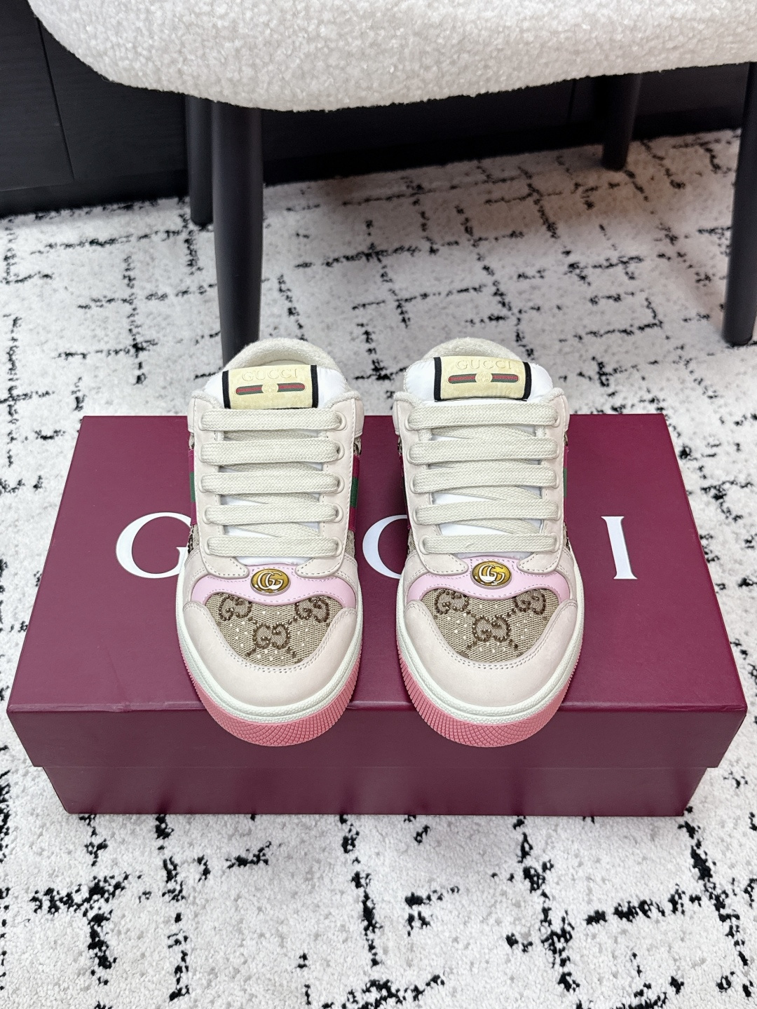 NO:786460,#women's model Gucc1 Gucci 26/ Screener new model, small dirty shoes, classic half-flop, casual series. The classic series will not be released until it is ready. The stress-free version of entering and exiting the counter has appeared. The original version is shipped 1:1. Just to give you the best. No matter the packaging or shoe texture, it is the best. The fabric is original custom calfskin. The inner lining is original custom-dyed towel. Outsole is exclusive abrasive Tpu original two-color outsole.  Size 35-40 (female 40, non-refundable), casual shoes/sports shoes, gucci, gucci, sneakers, cowhide19860909#女款 Gucc1 古驰 26/ Screener 新款 小脏鞋经典 半拖 休闲系列 经典系列没有做好是不会出的 出入专柜无压力版本出现了 原版1:1出货.只为给你们最好的 无论包装 鞋子质感 都是最好的 面料原版定制小牛皮 内里原版定染毛巾里 大底独家磨具Tpu原版双色大底 Size35-40（女40定不退换）,休闲鞋/运动鞋,gucci,gucci,sneakers,cowhide,Women's Shoes