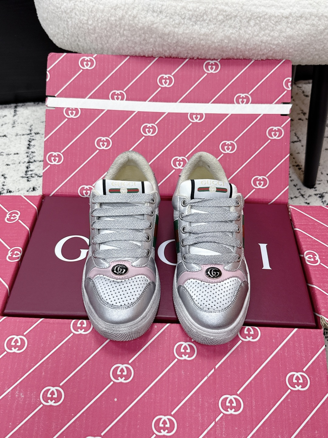 NO:786526,# Women's model Gucc1 Gucci 26/ Screener New model Little dirty shoes classic casual series. The classic series will not be released until it is ready. The stress-free version of entering and exiting the counter has appeared. The original version is shipped 1:1. Just to give you the best. No matter the packaging or shoe texture, it is the best. The fabric is original custom calfskin. The lining is original custom-dyed towel lining. The outsole is exclusive abrasive Tpu original two-color outsole.  Size 35-45 (female 40, non-refundable), casual shoes/sports shoes, gucci, gucci, sneakers, cowhide19860909# 女款 Gucc1 古驰 26/ Screener 新款 小脏鞋经典休闲系列 经典系列没有做好是不会出的 出入专柜无压力版本出现了 原版1:1出货.只为给你们最好的 无论包装 鞋子质感 都是最好的 面料原版定制小牛皮 内里原版定染毛巾里 大底独家磨具Tpu原版双色大底 Size35-45（女40定不退换）,休闲鞋/运动鞋,gucci,gucci,sneakers,cowhide,Women's Shoes