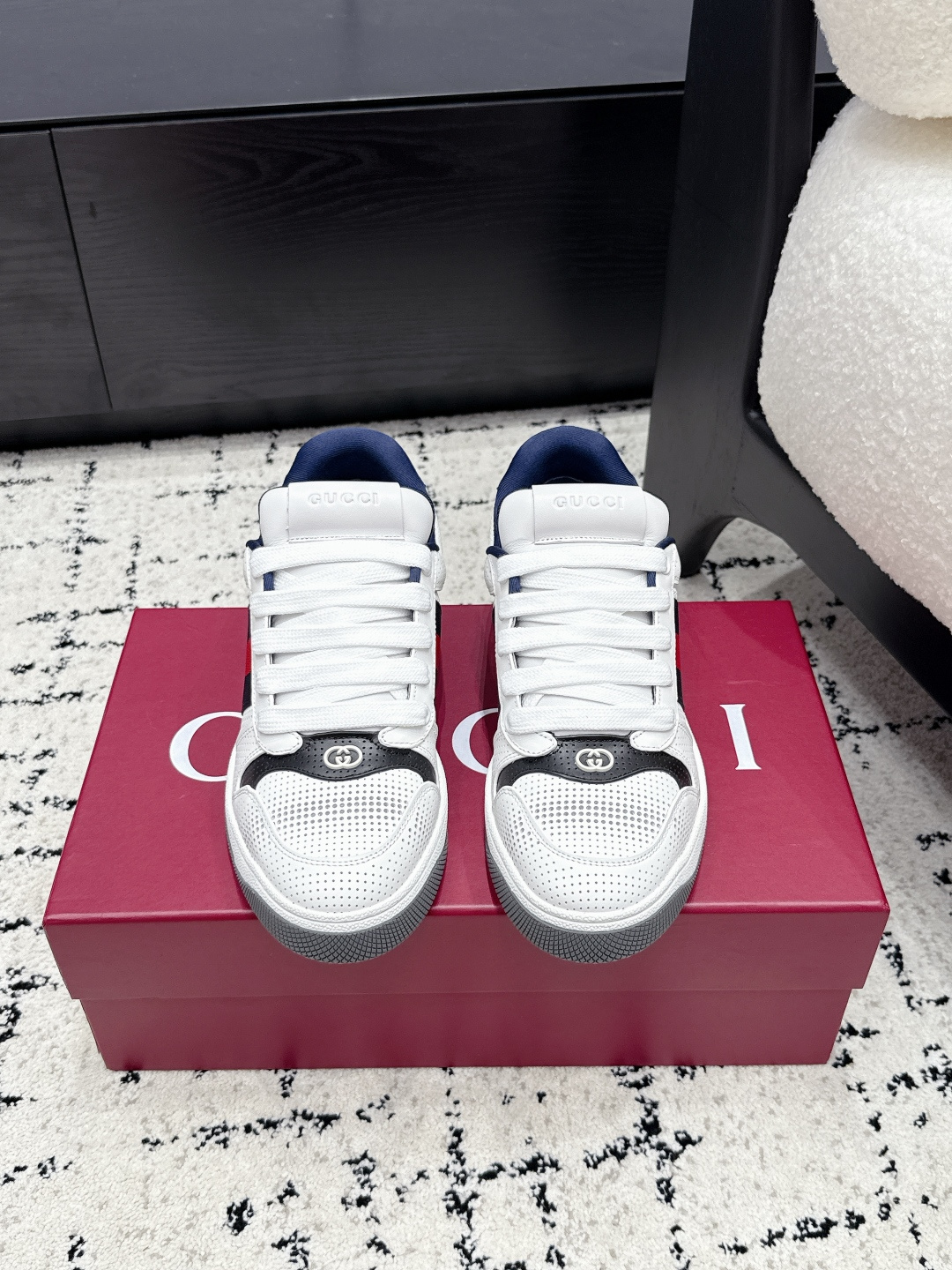 NO:927086,# Couple model Gucc1 Gucci 26/ Screener New model Small dirty shoes classic casual series The classic series will not be released until it is ready. The stress-free version of entering and exiting the counter has appeared. The original version is shipped 1:1. Just to give you the best. No matter the packaging or shoe texture, it is the best. The fabric is original custom calfskin. The inner lining is original custom-dyed sheepskin. The sole is exclusive abrasive Tpu original two-color outsole. Size34-45 (female 34 40  Men's 45 (custom), casual shoes/sports shoes, gucci, gucci, sneakers, cowhide, sheepskin19860909# 情侣款 Gucc1 古驰 26/ Screener 新款 小脏鞋经典休闲系列 经典系列没有做好是不会出的 出入专柜无压力版本出现了 原版1:1出货.只为给你们最好的 无论包装 鞋子质感 都是最好的 面料原版定制小牛皮 内里原版定染羊皮 大底独家磨具Tpu原版双色大底 Size34-45（女34 40 男45定）,休闲鞋/运动鞋,gucci,gucci,sneakers,cowhide,sheepskin,Women's Shoes