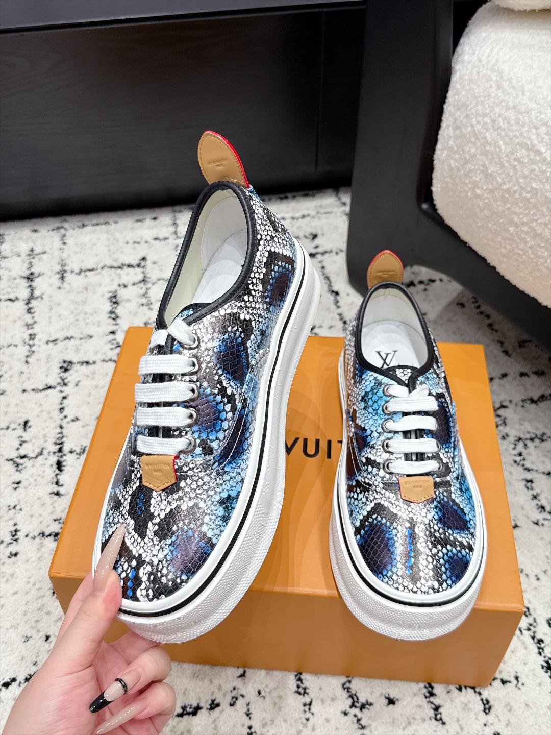 Louis Vuitton Sneakers