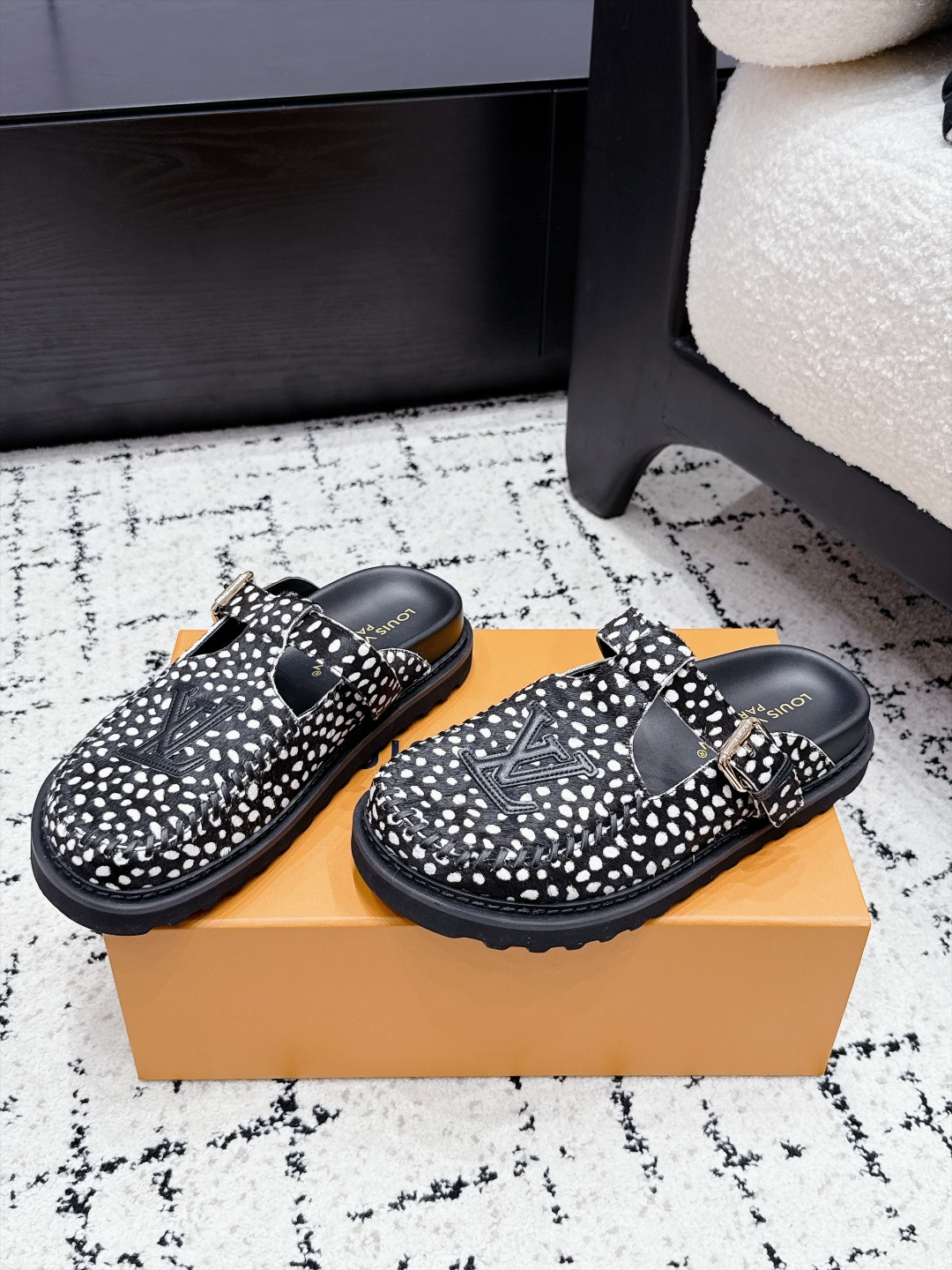 Louis Vuitton Slides