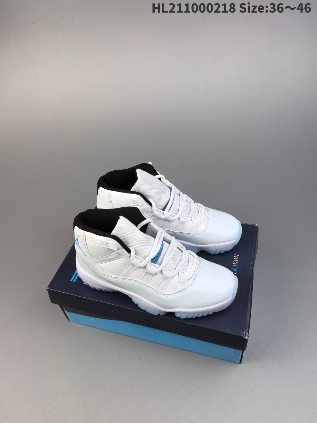集合 Air Jordan 11 Retro High "Legend Blue" 高帮 传奇蓝 AJ11 乔丹11代 aj11 乔11 高邦 白蓝 乔丹篮球鞋系列 款鞋采用了和经典Columbiah配色类似的色彩搭配,鞋身漆皮搭配白色尼龙材料打造, 鞋帮侧面Jumpman Logo刺绣采用了北卡蓝色点缀,鞋带扣辅以蓝色字体呈现,而后跟的数字“23”刺绣则采用了白色妆点,最后以白色中底搭配半透明水晶外底及蓝色Jumpman Logo完善整体设计收尾. 男货号:378037-117 女货号:378038-117HL211000218