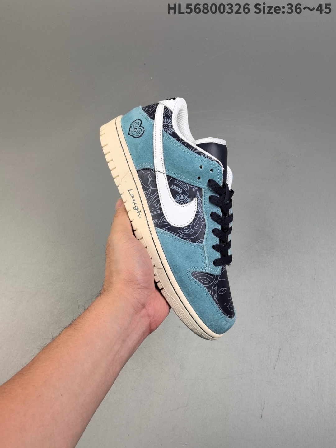 集合一 特价!NIKE DUNK SB LOW 慈善爱心 Dunk SB顾名思义,具有经典的Dunk血缘,又注入了更多的时尚元素.相较于普通的Dunk滑板鞋,改良版的Dunk SB加厚了鞋舌的填充,使舒适性大大提升,同时也更方便穿脱;中底部分则加入了脚感柔软舒适Zoom Air气垫,有效吸收滑板等极限运动在落地时带来的冲击力,为街头运动者们提供更好的保护 货号:318306-441HL56800326