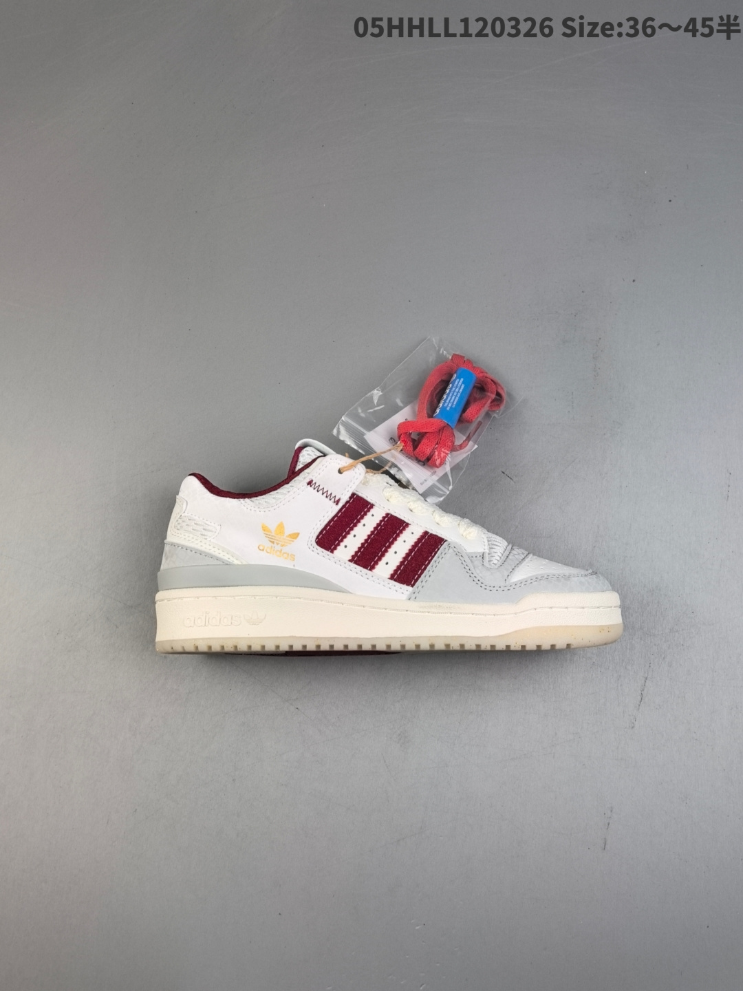 真标带半码 Adidas Originals Forum 84 Low "Year Of The Snake" 阿迪达斯 84 低帮 蛇年限定 灰白红 罗马系列防滑耐磨百搭低邦休闲运动板鞋 诞生于1984年的经典复古篮球鞋Adidas Originals Forum在今年重磅回归,除了High高帮和Mid 中帮款式外,低帮的灵巧设计同样备受潮人喜爱,也更适宜春夏季的穿着.近期的Forumh新品都很快售罄,喜欢的朋友可要抓紧;经典的 OG气质,活力十足的街头韵味,也完美地迎合了VIBE风潮的复古趋势. 货号:JP996905HHLL120326 半