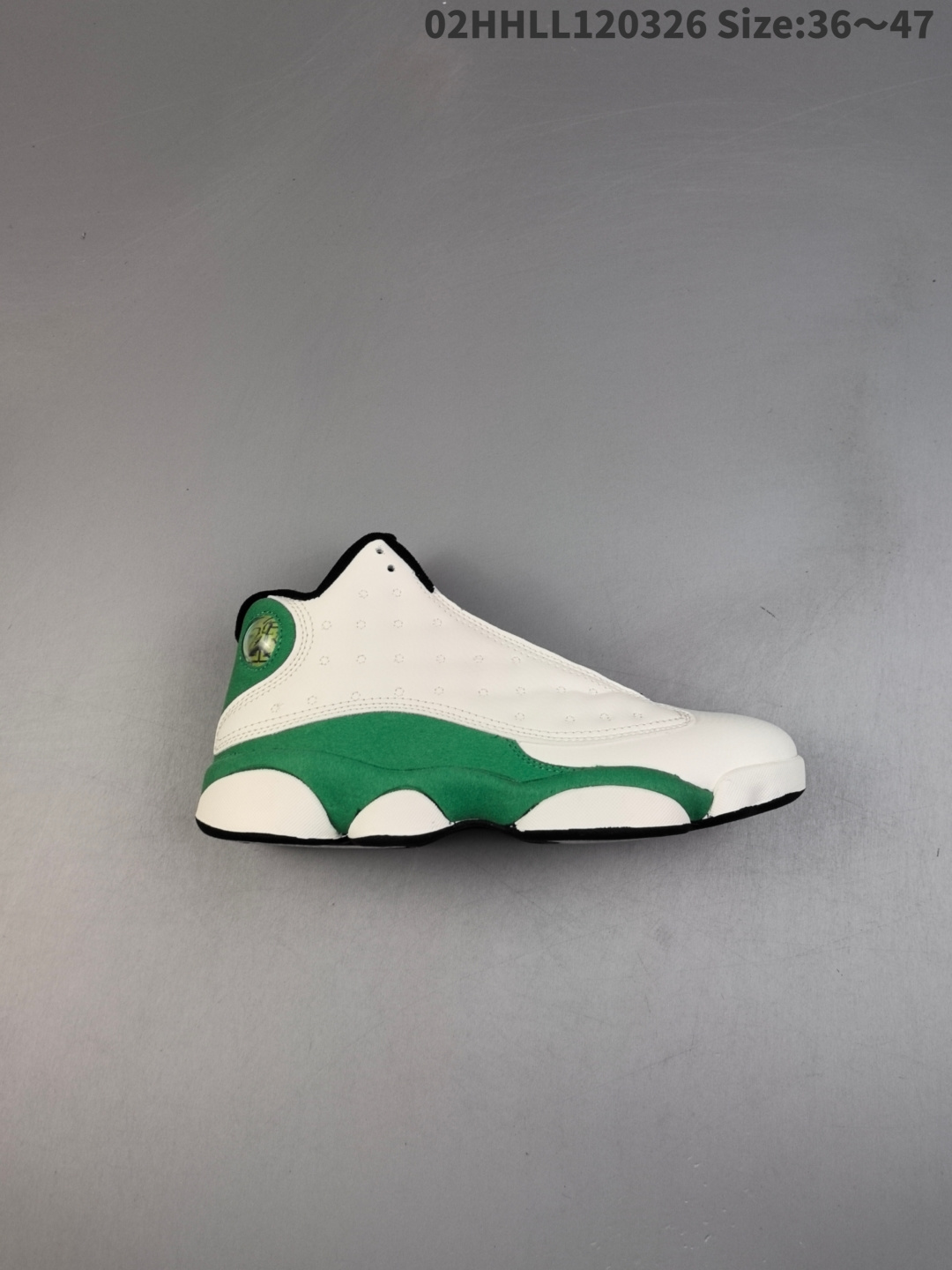Air Jordan 13 Retro "Sail" 高帮 帆白绿 AJ13 乔丹13代 aj13 乔13 高邦 帆白绿 乔丹篮球鞋系列 鞋身大面积白色荔枝纹材质打造,并以白色皮革点缀鞋面及鞋舌,营造出高端奢华的质感,鞋身中下部深绿色麂皮覆盖,凸显球鞋质感;鞋面黑色绣标上采用白色刺绣Jordann,中底植绒部位与后跟包覆均采用绿色色调示人,鞋舌Jumpman Logo与外底迷你JJumpman Logo分别辅以黑色、绿色点缀,后跟的3D猫眼则是Air Jordan 13点睛之笔,进一步提升鞋款醒目程度. 货号:HQ0780-103 HHLL120326