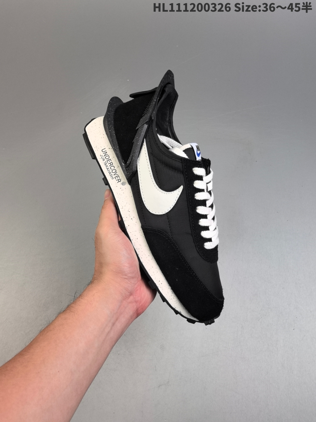 集合 真标✅Nike耐克华夫男女鞋DBREAK-TYPE网面双钩轻便运动休闲鞋 这款联名鞋款,独特的外形让人印象深刻,这双黄白配色鞋款,如其他配色设计基本一致,皮革材质拼绸布面材质.夸张锯齿状后跟,适合于春夏季节的低耜跑鞋,加持如此吸睛的设计,想必是一双非常独特的鞋款. 货号:BV4594-001 D:HL111200326 半