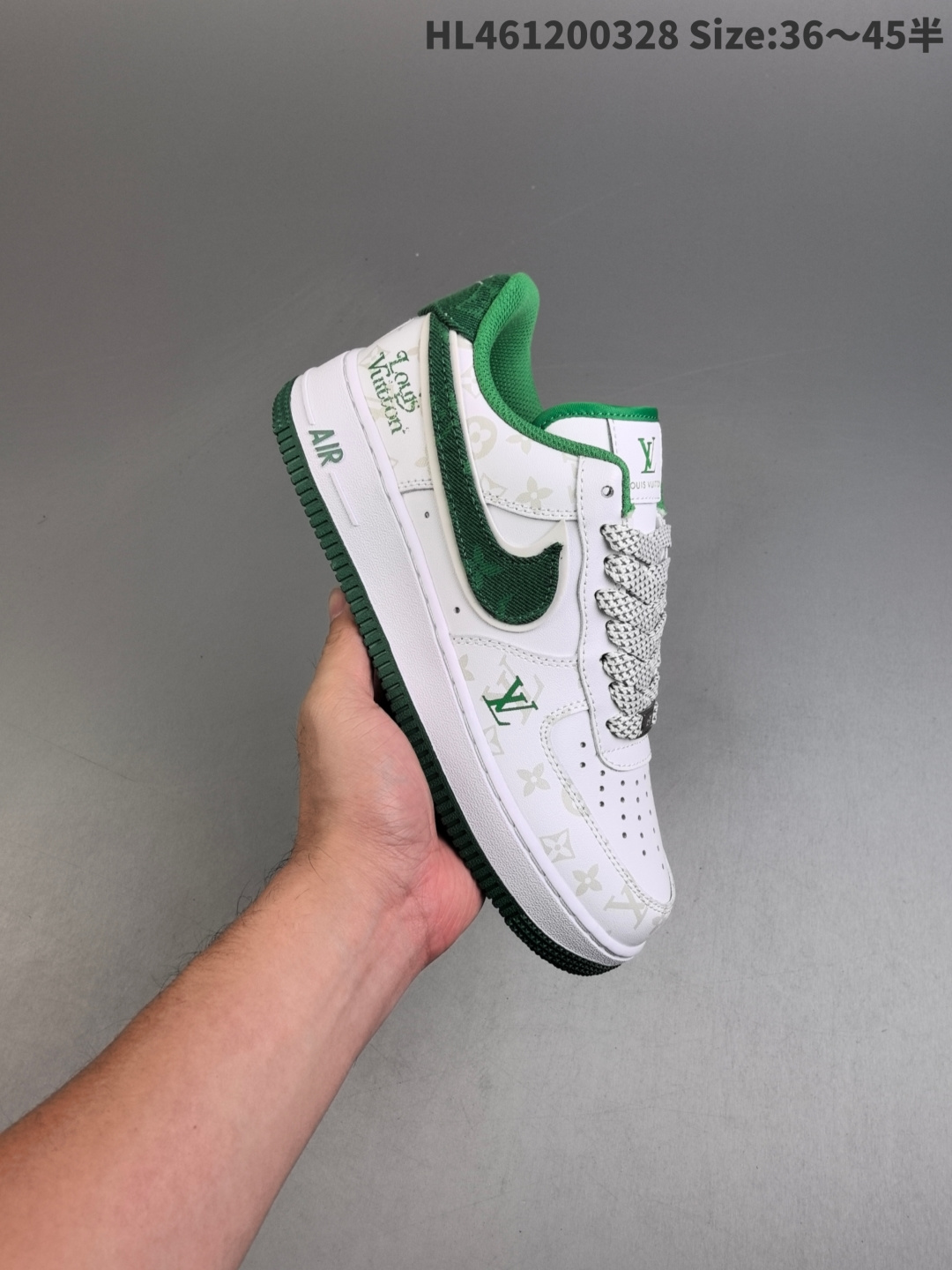 集合 NlKE AIR FORCE 1 LOW SPLV联名 空军一号低帮百搭休闲运动板鞋.柔软、弹性十足的缓震性能和出色的中底设计,横跨复古与现代的外型结合,造就出风靡全球三十多年的Force 1,直到今天还深受青睐 货号:CV0670-400 ID:HL461200328 半