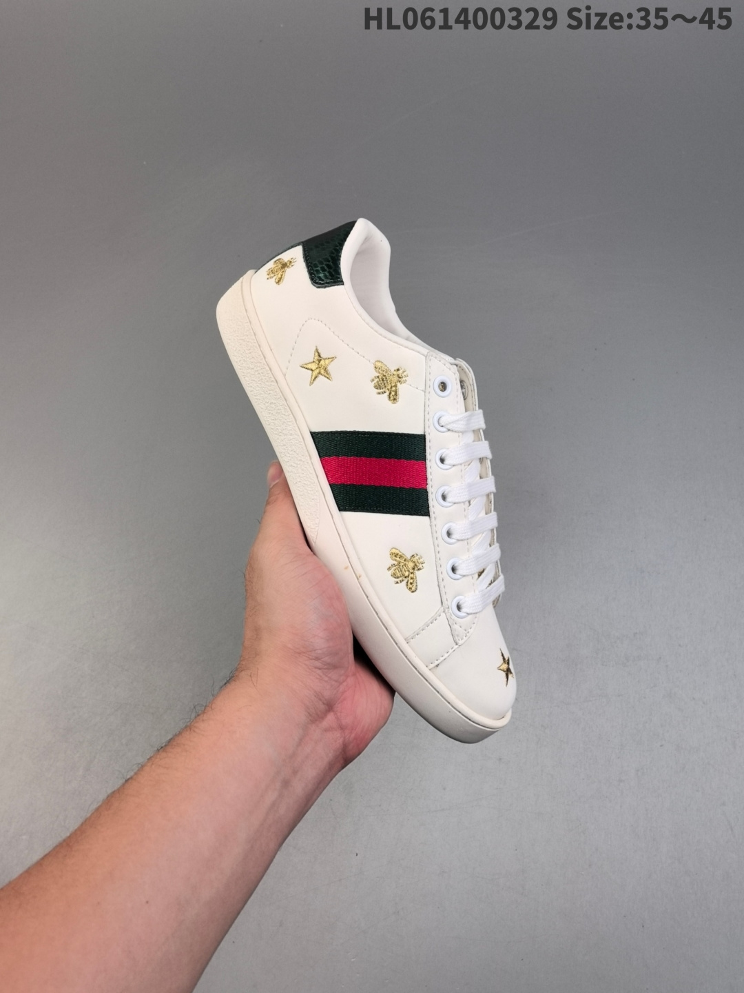 集合 GUCCI/古驰 采用纯工艺无缝细零胶技术,鞋底采用固特异内外锁死手法,最大限度弯折永不开胶❗经典高奢品牌GUCCI Ace Embroidered Low-Top拼色刺绣系列低帮潮流百搭休闲板鞋“皮革白绿红小蜜蜂! 编码:HL061400329