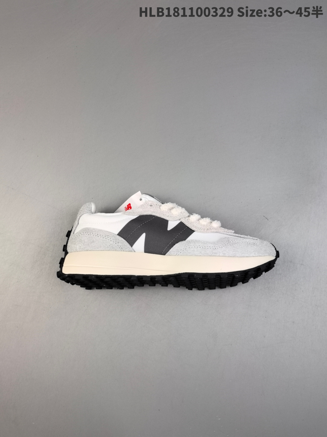集合 公司级✅New Balance MS327 复古休闲运动慢跑鞋 以更纯粹的复古风格设计打造的全新造型 侧身还以解构设计 将 N 字标志以做旧压花样式呈现 官方货号:U327WTL ID:HLB181100329