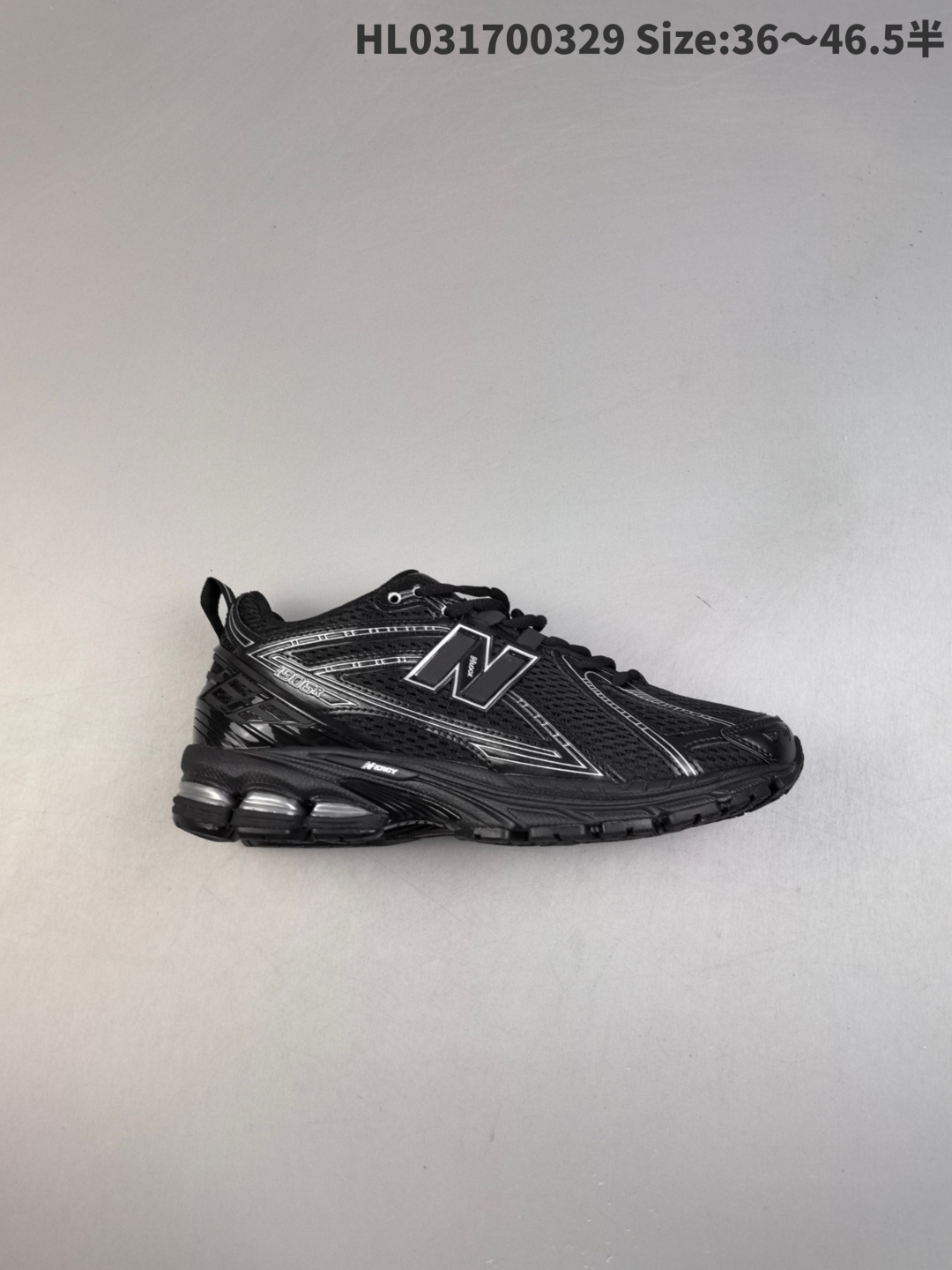 公司级✅New Balance M1906系列复古单品宝藏老爹鞋款 公司级版本复古元素叠加 质感超级棒 楦版型材料细节做工精细 作为NB最经典的档案鞋型之一 与2002一样,1906有着NB最成熟的技术加持和复古款式,而本次推出的版本参照2002r的定位,相信会在性价两端做出权衡.单从造型上来看,依旧是vibe风格,味道很正,细节也很酷,这双1906r无疑必能打入复古跑鞋爱好者的年度鞋款名录 官方货号:U1906RCH ID:HL031700329 半