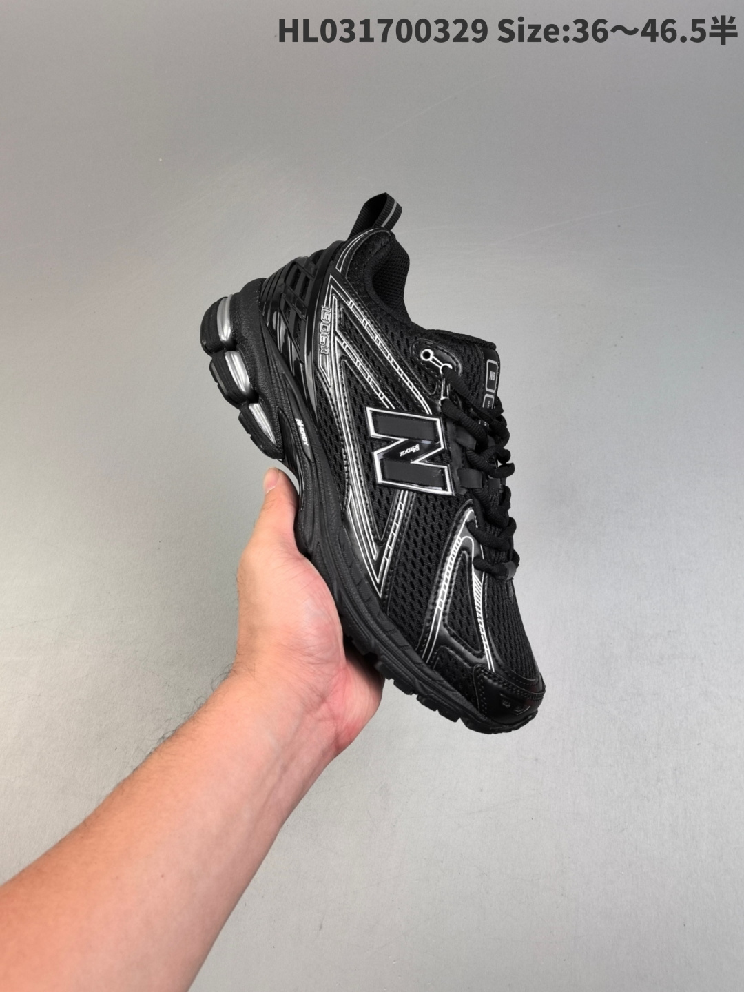 集合 公司级✅New Balance M1906系列复古单品宝藏老爹鞋款 公司级版本复古元素叠加 质感超级棒 楦版型材料细节做工精细 作为NB最经典的档案鞋型之一 与2002一样,1906有着NB最成熟的技术加持和复古款式,而本次推出的版本参照2002r的定位,相信会在性价两端做出权衡.单从造型上来看,依旧是vibe风格,味道很正,细节也很酷,这双1906r无疑必能打入复古跑鞋爱好者的年度鞋款名录 官方货号:U1906RCH ID:HL031700329 半