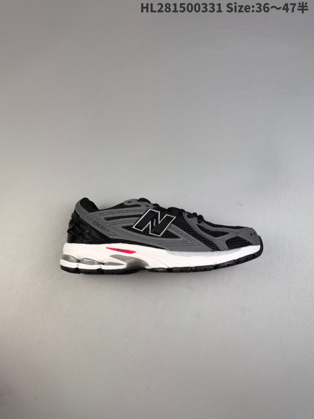 公司级✅New Balance M1906系列复古单品宝藏老爹鞋款 公司级版本复古元素叠加 质感超级棒 楦版型材料细节做工精细 作为NB最经典的档案鞋型之一 与2002一样,1906有着NB最成熟的技术加持和复古款式,而本次推出的版本参照2002r的定位,相信会在性价两端做出权衡.单从造型上来看,依旧是vibe风格,味道很正,细节也很酷,这双1906r无疑必能打入复古跑鞋爱好者的年度鞋款名录 官方货号:U1906RCB ID:HL281500331