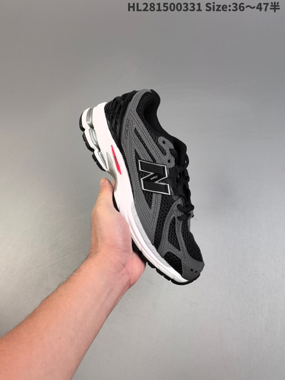 集合 公司级✅New Balance M1906系列复古单品宝藏老爹鞋款 公司级版本复古元素叠加 质感超级棒 楦版型材料细节做工精细 作为NB最经典的档案鞋型之一 与2002一样,1906有着NB最成熟的技术加持和复古款式,而本次推出的版本参照2002r的定位,相信会在性价两端做出权衡.单从造型上来看,依旧是vibe风格,味道很正,细节也很酷,这双1906r无疑必能打入复古跑鞋爱好者的年度鞋款名录 官方货号:U1906RCB ID:HL281500331