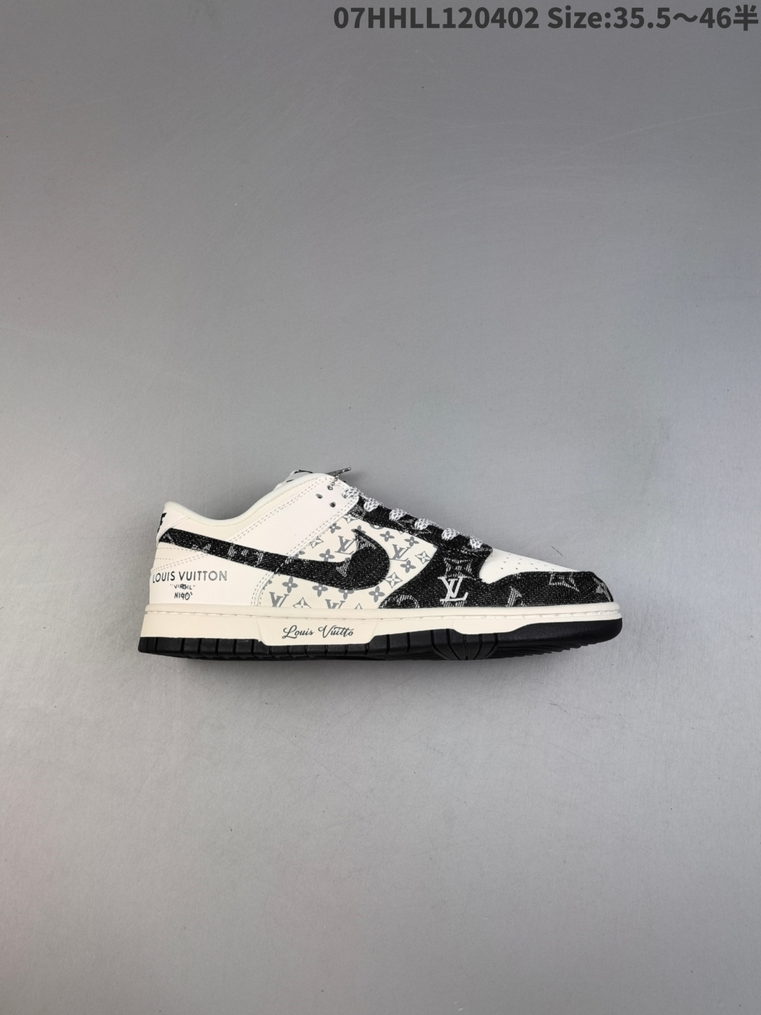 头层带半码 Louis Vuitton x Nike Dunk SB Low 路易威登LX x 耐克 SB 低帮 联名黑白牛仔 鞋身整体以米白色皮革打造,搭配黑色牛仔框架覆盖层,使鞋款十分百搭,后部采用3M反光材质呈现,后跟饰片使用了3M反光打造,使鞋子更为炫酷.鞋舌绣标、两侧的Swoosxh Logo都是用黑色牛仔制作,鞋舌是网眼布材料以及红色LV字样呈现,整体就是小白鞋设计,十分百搭.鞋头处侧边LV字样采用白色点缀,后跟中底带有Louis Vuittonb铭牌,彰显联名身份;最后以白色中底搭配黑色橡胶外底完善整体设计收尾. 货号:JH8310-946 HHLL120402 半