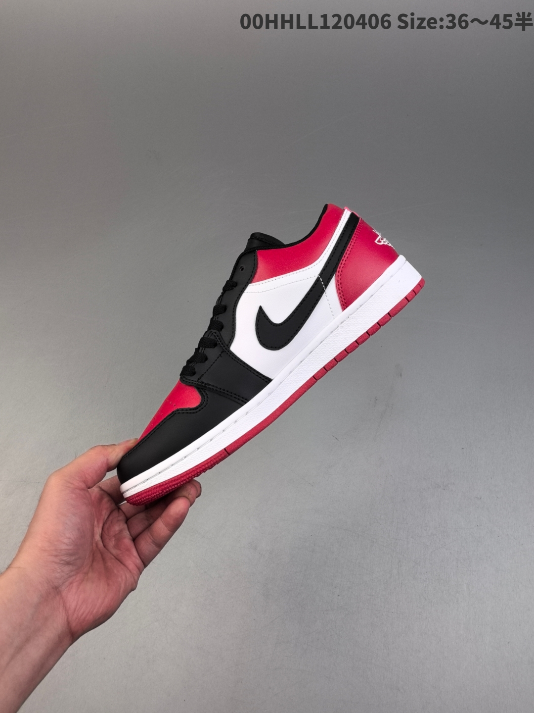 💰200带半码
Air Jordan 1 Low "Bred Toe" 低帮 黑红脚趾 AJ1 乔丹1代 aj1 乔1 低邦 黑红脚趾 乔丹篮球鞋系列 整体以白色、黑色和大学红色配色方案,鞋面采用红色皮革打造,搭配黑色皮革框架覆盖层,侧身使用白色填充,鞋身两侧Swoossh Logo采用黑色点缀,鞋舌上Jumpzman Logo以白色刺绣呈现,后跟及鞋领黑色打造,后跟Wings Logo辅以白色刺绣妆点,最后以白色中底搭配红色外底完善整体设计收尾。
男货号:553558-612
女货号:553560-612
尺码:36 36.5 37.5 38 38.5 39 40 40.5 41 42 42.5 43 44 44.5 4500HHLL120406 Size:36~45半