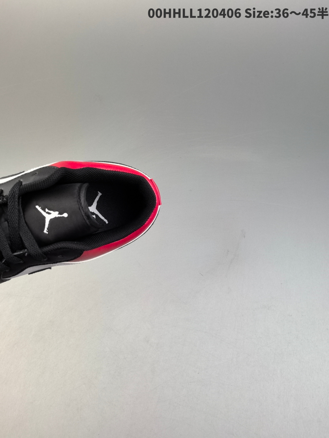 💰200带半码
Air Jordan 1 Low "Bred Toe" 低帮 黑红脚趾 AJ1 乔丹1代 aj1 乔1 低邦 黑红脚趾 乔丹篮球鞋系列 整体以白色、黑色和大学红色配色方案,鞋面采用红色皮革打造,搭配黑色皮革框架覆盖层,侧身使用白色填充,鞋身两侧Swoossh Logo采用黑色点缀,鞋舌上Jumpzman Logo以白色刺绣呈现,后跟及鞋领黑色打造,后跟Wings Logo辅以白色刺绣妆点,最后以白色中底搭配红色外底完善整体设计收尾。
男货号:553558-612
女货号:553560-612
尺码:36 36.5 37.5 38 38.5 39 40 40.5 41 42 42.5 43 44 44.5 4500HHLL120406 Size:36~45半