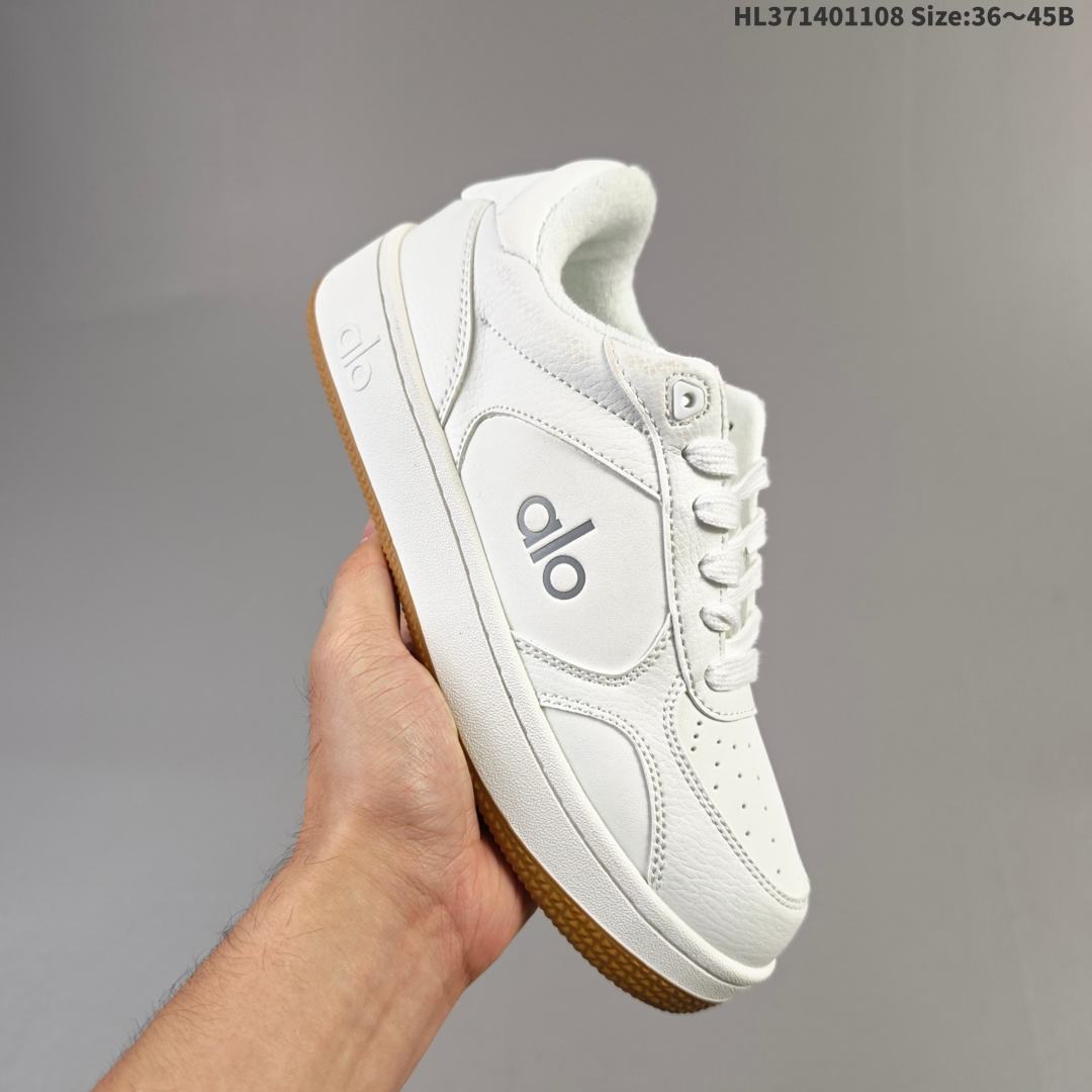 集合三 alo Recovery Mode yoga 易梦玲 Jisoo智秀同款小白鞋 等多位明星同款上脚 主打各大平台外贸主推 佛山大厂采购原材料多处细节一步到位 一款随意搭配的都好看的鞋子aIo采用增高4cm 主打熊猫🐼色 春夏秋冬四季款🌈 舒适简约板鞋 TPU防滑耐磨鞋底 #alo #alo女孩 #AIo #健身穿搭 #鞋子推荐 #板鞋2631 货号:ALO RECOVEHL371401108 B