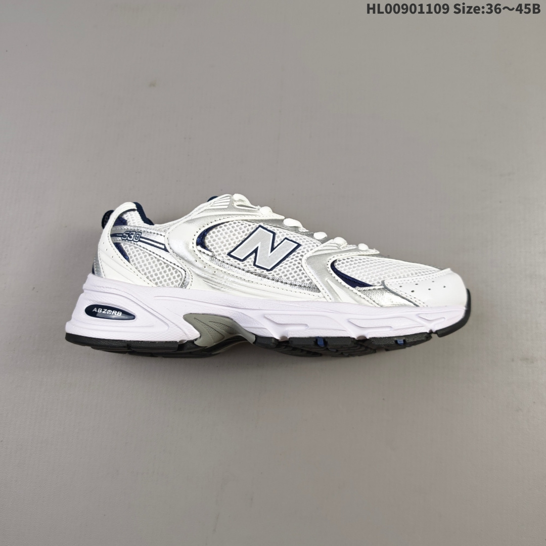 💰90
New Balance MR 530 新百伦530 NB530 低帮 白银色 男女同款复古老爹风网布低邦跑步休闲运动鞋 New Balance 530系列鞋款最早风靡于 2000年初的时候，浓浓复古气质，展现出十足老爹鞋气质。此次精简后的设计，在保留老爹鞋设计精髓之余，设计更加灵活、轻便，十分适合当下季节上脚。穿搭载的ABZORBx缓震中底完善整体造型的同时也提供了舒适的脚感，鞋子的后跟处有着"ABZ&RBb"字印和鞋口下方的“530”字印，鞋身大面积采用网眼材质打造，搭配皮革材质勾勒出鞋身轮廓，带来丰富层次感。 
货号：MR530SGHL00901109 Size:36～45B