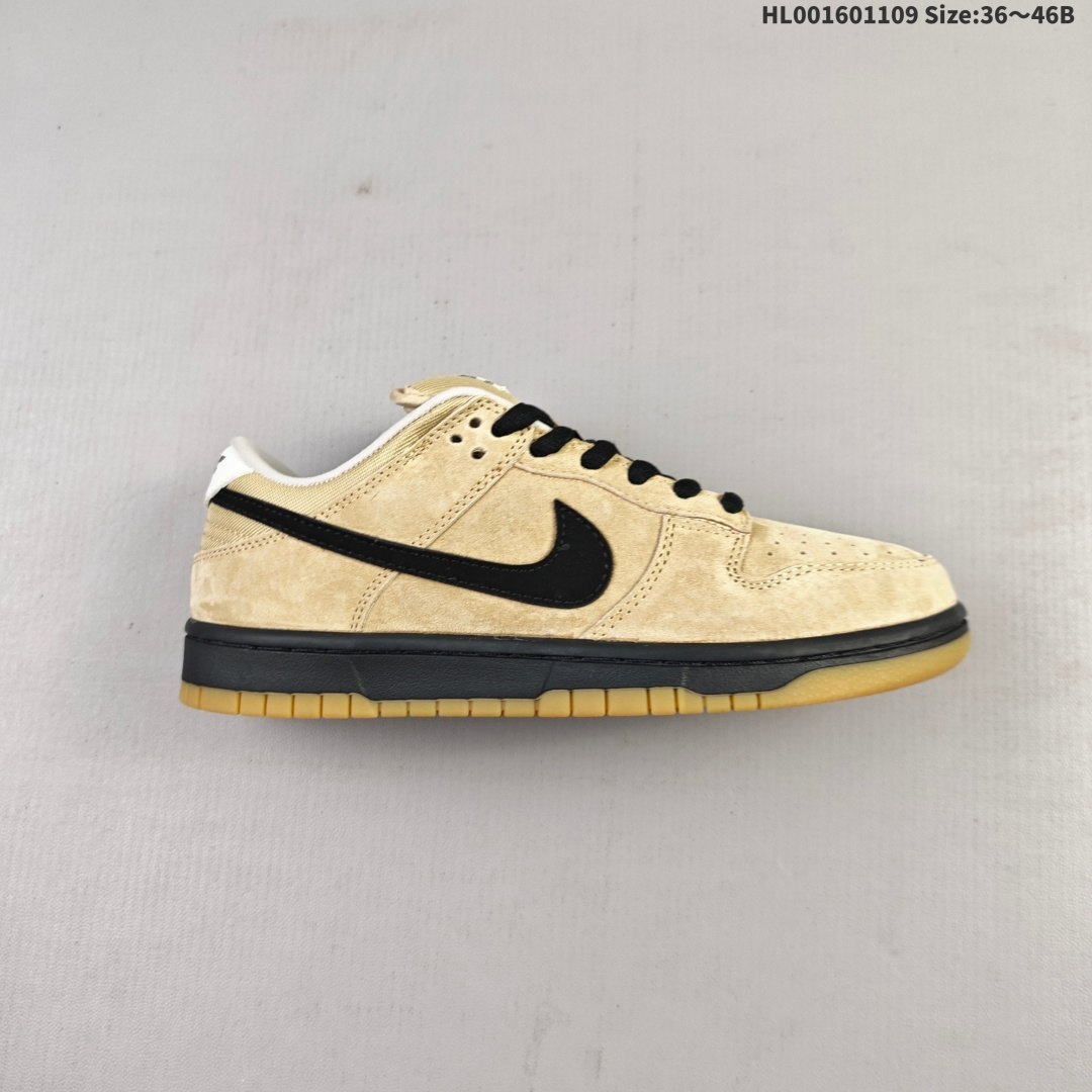 头层带半码 Nike Dunk SB Low 耐克 SB 低帮 榛子轻语 沙丘 美拉德巴恩风 棕黑 高街户外潮流百搭耐磨低邦板鞋 该定制版球鞋选用原鞋款为Nike Dunk SB Low Pro运动舒适耐磨低帮板鞋男女同款棕色,鞋身整体采用专属颜料重新喷涂;原创设计图标涂鸦装饰,添加流元素效果喷涂点缀. 货号:HJ0367-200 HL001601109 B