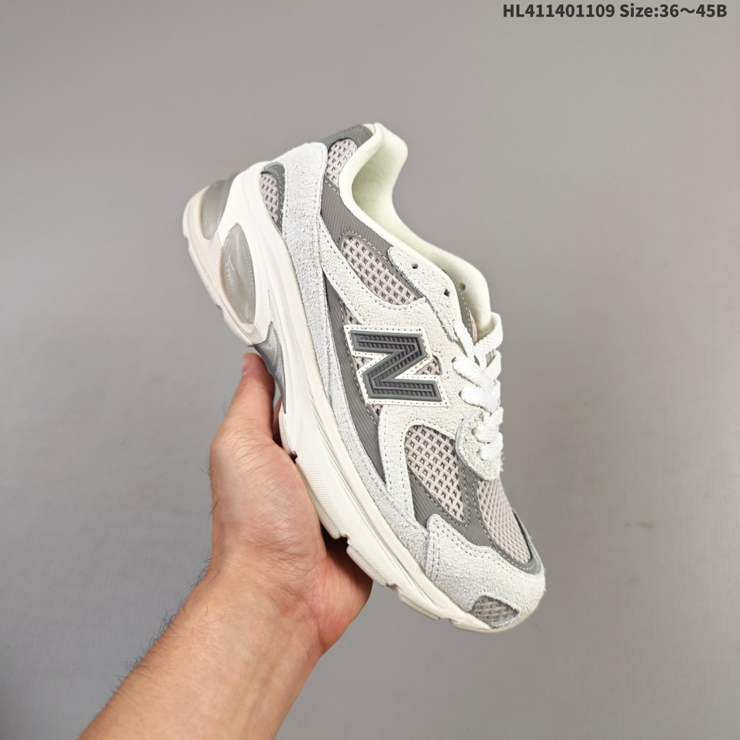 集合💰140
New Balance 2010系列
新百伦 复古老爹风网布跑步休闲运动鞋
新百伦经典配色 沿袭了面世之初的经典科技 以ENCAP中底配以升级版 N-ERGY缓震物料 鞋面则采用特色的柔软麂皮搭以NewBalance经典的尼龙网布 低调中还原跑鞋本真 更年轻化的设计理念与材质 让新世代青年得以用全新视角体验经典鞋款的传奇魅力
货号:U2010NB3
尺码:36 37 37.5 38 38.5 39.5 40 40.5 41.5 42 42.5 43 44 45HL411401109 Size:36~45B