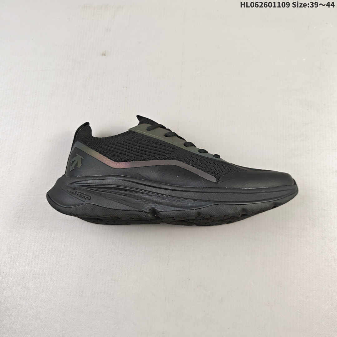 💰260 ✅迪桑特DESCENTE LAVITATE II KNIT 时尚防滑 低帮跑步鞋 针织网布无缝拼接鞋面轻薄通透减少摩擦 进口Z FOAM缓震中底 舒适回弹动能加成 部分采用反光饰片 提升夜跑安全性 货号:D4131RRN05 ID:HL062601109 Size:39～44