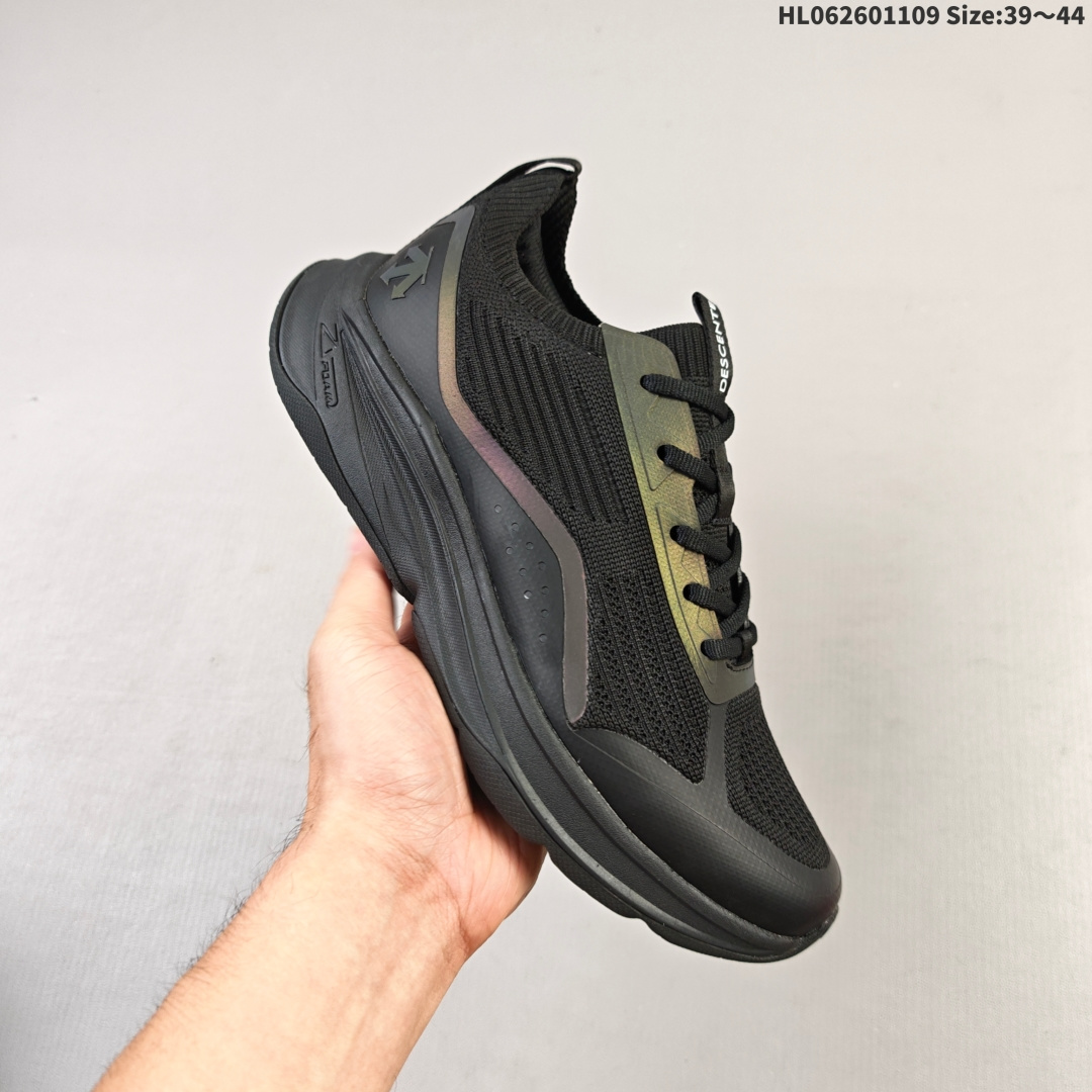 集合💰260 ✅迪桑特DESCENTE LAVITATE II KNIT 时尚防滑 低帮跑步鞋 针织网布无缝拼接鞋面轻薄通透减少摩擦 进口Z FOAM缓震中底 舒适回弹动能加成 部分采用反光饰片 提升夜跑安全性 货号:D4131RRN05 ID:HL062601109 Size:39～44