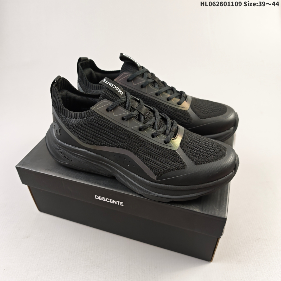 集合💰260 ✅迪桑特DESCENTE LAVITATE II KNIT 时尚防滑 低帮跑步鞋 针织网布无缝拼接鞋面轻薄通透减少摩擦 进口Z FOAM缓震中底 舒适回弹动能加成 部分采用反光饰片 提升夜跑安全性 货号:D4131RRN05 ID:HL062601109 Size:39～44