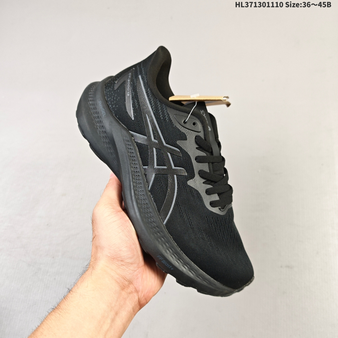 集合一 Asics GT-2000 12轻盈跑鞋 亚瑟士运动休闲透气专业跑鞋 第九版GT-2000采用更新的一体式鞋面 提供更好的贴合性 将您的脚掌固定在适当的位置 结构轻巧 柔软舒适 关键区域的材料得到加强 以在整个步态周期的每个阶段增加支撑 从而提高起飞效率 此外 一层ORTHOLITE泡棉提高了舒适度 鞋垫更贴合脚型 货号:1011B587-002 HL371301110