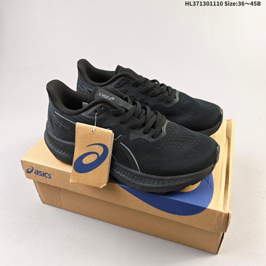 集合一 Asics GT-2000 12轻盈跑鞋 亚瑟士运动休闲透气专业跑鞋 第九版GT-2000采用更新的一体式鞋面 提供更好的贴合性 将您的脚掌固定在适当的位置 结构轻巧 柔软舒适 关键区域的材料得到加强 以在整个步态周期的每个阶段增加支撑 从而提高起飞效率 此外 一层ORTHOLITE泡棉提高了舒适度 鞋垫更贴合脚型 货号:1011B587-002 HL371301110