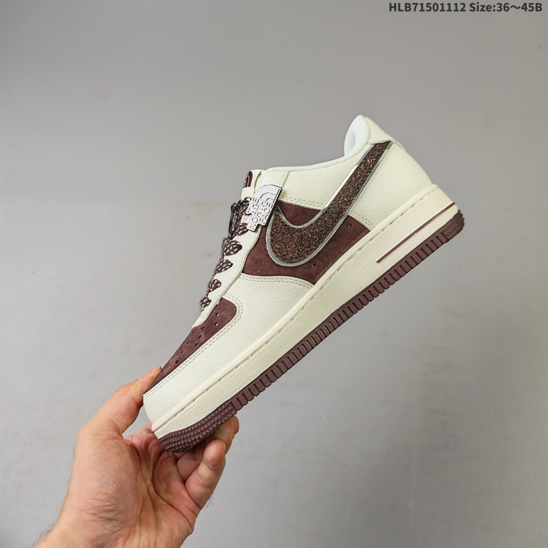 耐克Nike Air Force 1 Low 07 x The North Face北面联名 货号:QY6818 原楦头原纸板 打造纯正空军版型 专注外贸渠道 全掌内置蜂窝气垫 原盒配件 原厂中底钢印、拉帮完美 编号:HLB71501112 B