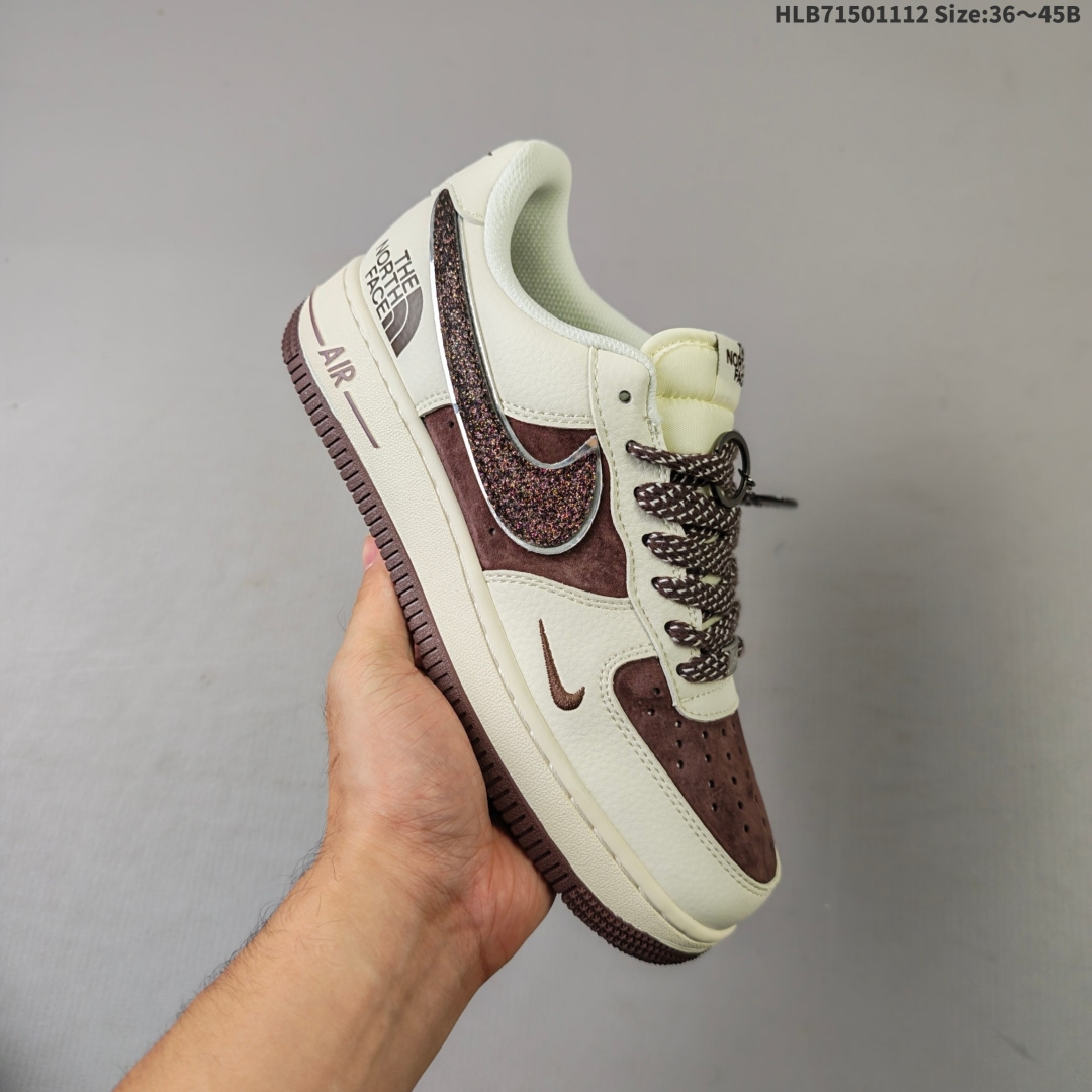 集合 耐克Nike Air Force 1 Low 07 x The North Face北面联名 货号:QY6818 原楦头原纸板 打造纯正空军版型 专注外贸渠道 全掌内置蜂窝气垫 原盒配件 原厂中底钢印、拉帮完美 编号:HLB71501112 B