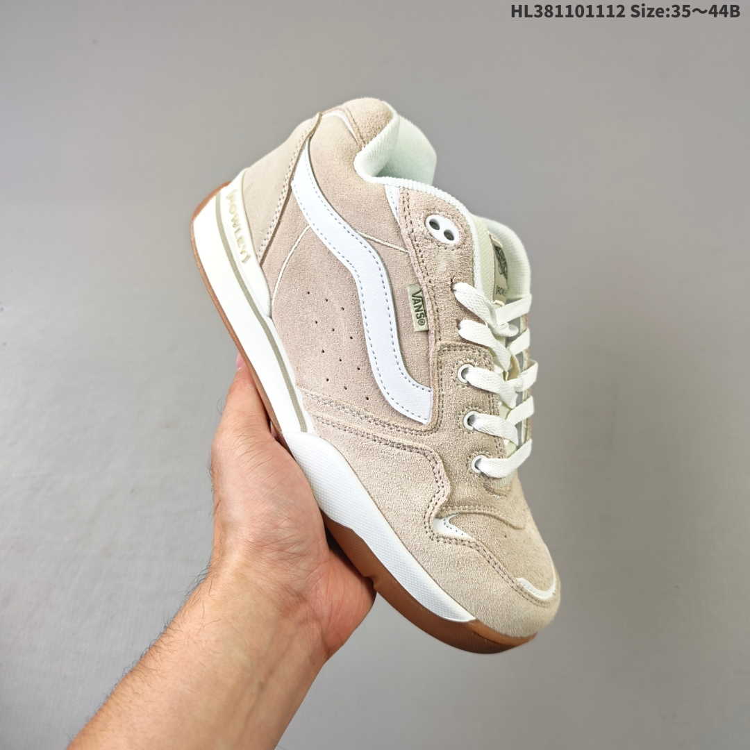 集合一💰110 
万斯 面包鞋 厚底增高板鞋 Dime × Vans Rowley XLT “ 新联名来了  ”Vans 再度携手 Dime 展开合作，对颇具辨识度的 Rowley XLT 鞋型进行复刻，重塑 Vans 经典风格。Rowley XLT 做为 Vans 历史档案中极具代表性的鞋款之一，此次被视作创作蓝本，由 Dime 的设计师操刀设计，在对原版鞋型进行了高度还原的同时，向 Y2K 风格致敬。HL381101112 Size:35～44B