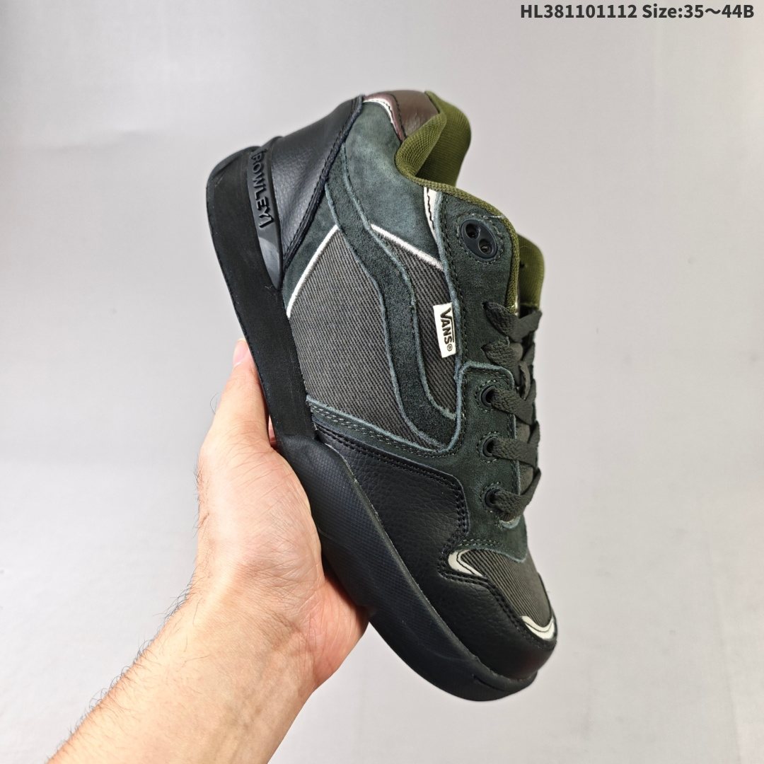 集合一💰110
万斯 面包鞋 厚底增高板鞋 Dime × Vans Rowley XLT “ 新联名来了 ”Vans 再度携手 Dime 展开合作,对颇具辨识度的 Rowley XLT 鞋型进行复刻,重塑 Vans 经典风格。Rowley XLT 做为 Vans 历史档案中极具代表性的鞋款之一,此次被视作创作蓝本,由 Dime 的设计师操刀设计,在对原版鞋型进行了高度还原的同时,向 Y2K 风格致敬。HL381101112 Size:35~44B