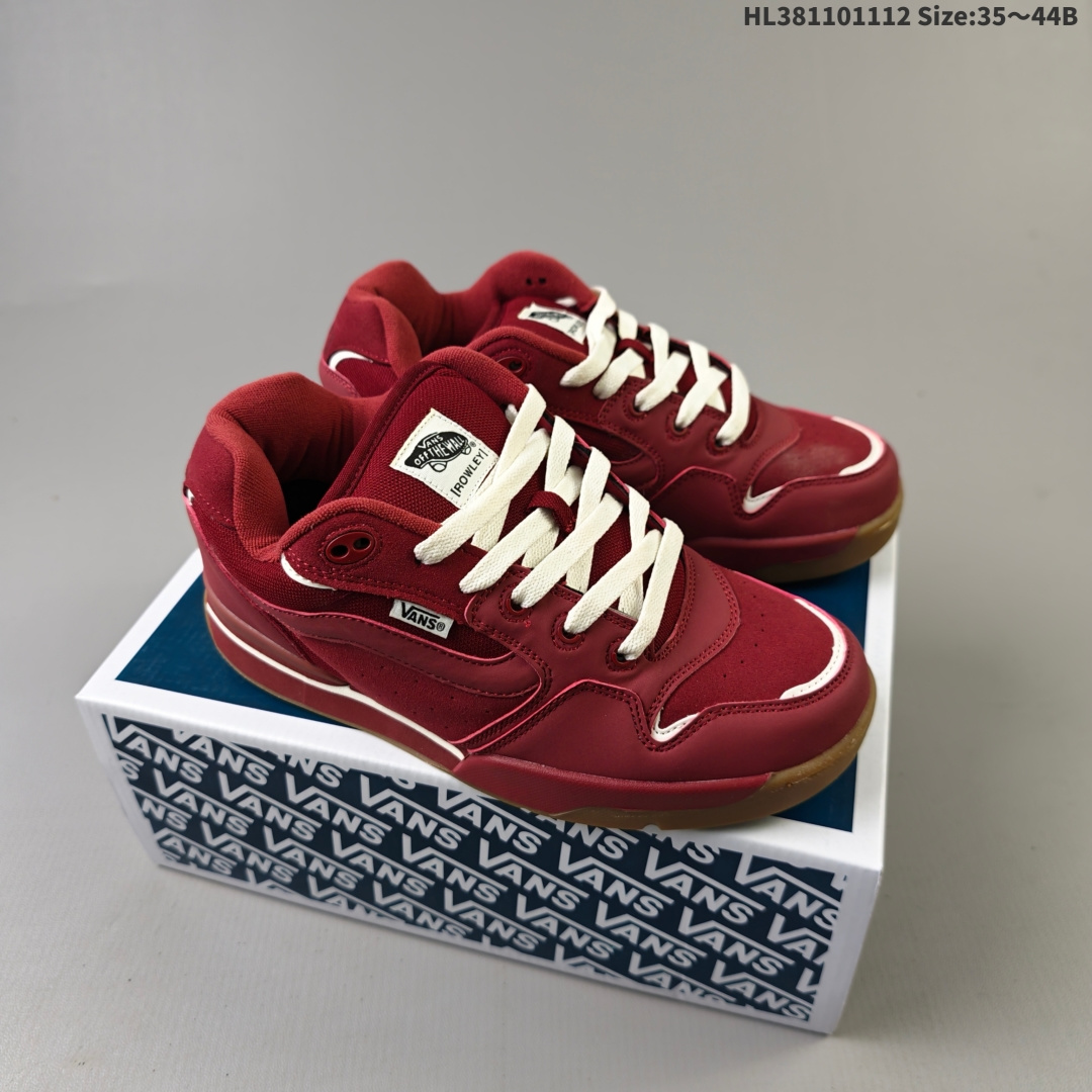 集合二💰110
万斯 面包鞋 厚底增高板鞋 Dime × Vans Rowley XLT “ 新联名来了 ”Vans 再度携手 Dime 展开合作,对颇具辨识度的 Rowley XLT 鞋型进行复刻,重塑 Vans 经典风格。Rowley XLT 做为 Vans 历史档案中极具代表性的鞋款之一,此次被视作创作蓝本,由 Dime 的设计师操刀设计,在对原版鞋型进行了高度还原的同时,向 Y2K 风格致敬。HL381101112 Size:35~44B