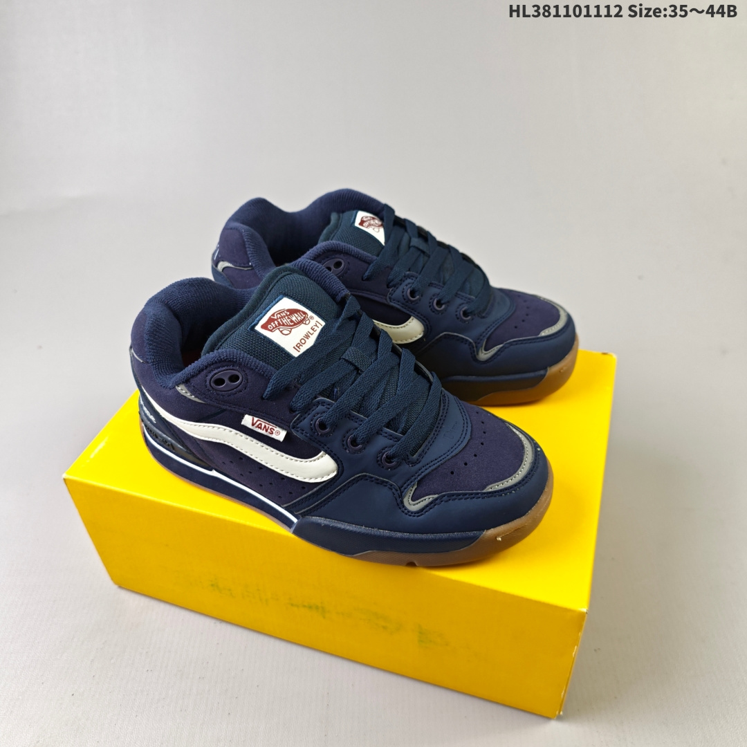 集合二💰110
万斯 面包鞋 厚底增高板鞋 Dime × Vans Rowley XLT “ 新联名来了 ”Vans 再度携手 Dime 展开合作,对颇具辨识度的 Rowley XLT 鞋型进行复刻,重塑 Vans 经典风格。Rowley XLT 做为 Vans 历史档案中极具代表性的鞋款之一,此次被视作创作蓝本,由 Dime 的设计师操刀设计,在对原版鞋型进行了高度还原的同时,向 Y2K 风格致敬。HL381101112 Size:35~44B