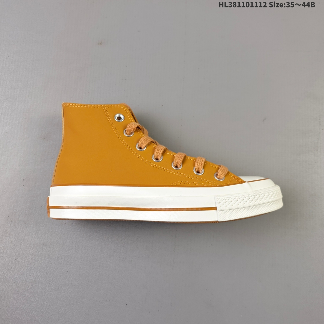 💰110
匡威麂皮三兄弟!秋冬鞋柜C位锁死!
匡威这三双麂皮高帮太绝了!三个配色都1:1沿用了shai001的配色
经典1970s鞋型 麂皮面料保暖的同时质感也是拉🈵💯
秋冬怎么搭都不踩雷的配色‼️
焦糖棕:秋冬氛围感王者,搭大衣超温柔
经典黑:酷飒百搭款,街头感直接拉满
Baby蓝:甜妹专属,软乎乎不腻人
麂皮摸着细腻,上脚舒服,鞋控冲!HL381101112 Size:35~44B